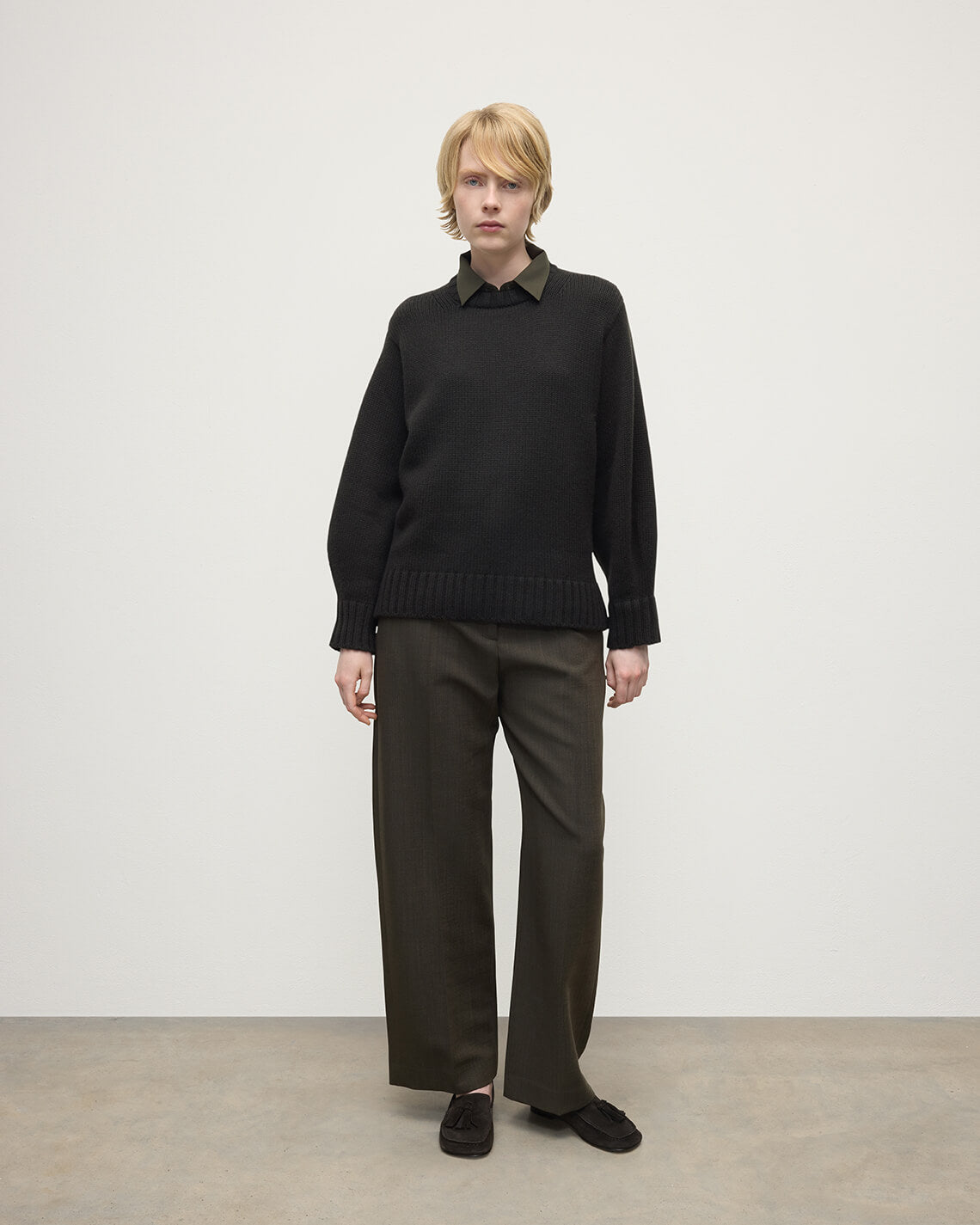 Johnstons of Elgin - Relaxed Dark Grey Cashmere Jumper