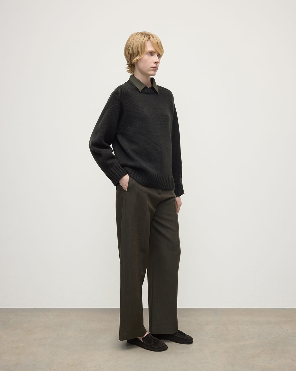Johnstons of Elgin - Relaxed Dark Grey Cashmere Jumper