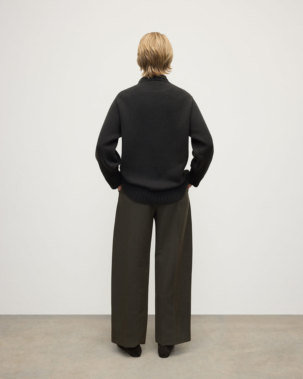 Johnstons of Elgin - Relaxed Dark Grey Cashmere Jumper