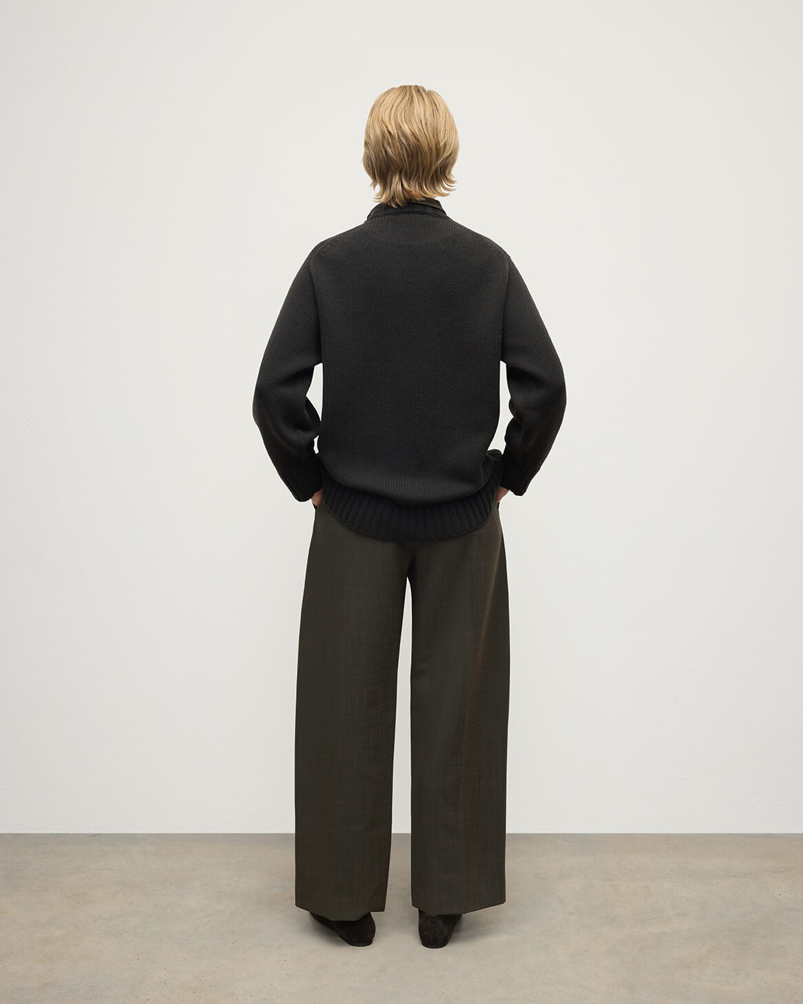 Johnstons of Elgin - Relaxed Dark Grey Cashmere Jumper
