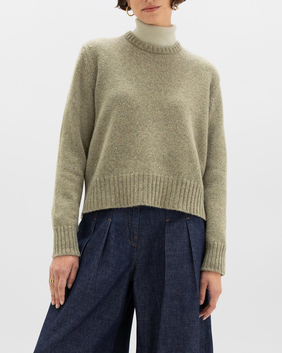 Johnstons of Elgin - Cropped Donegal Cashmere Green Jumper