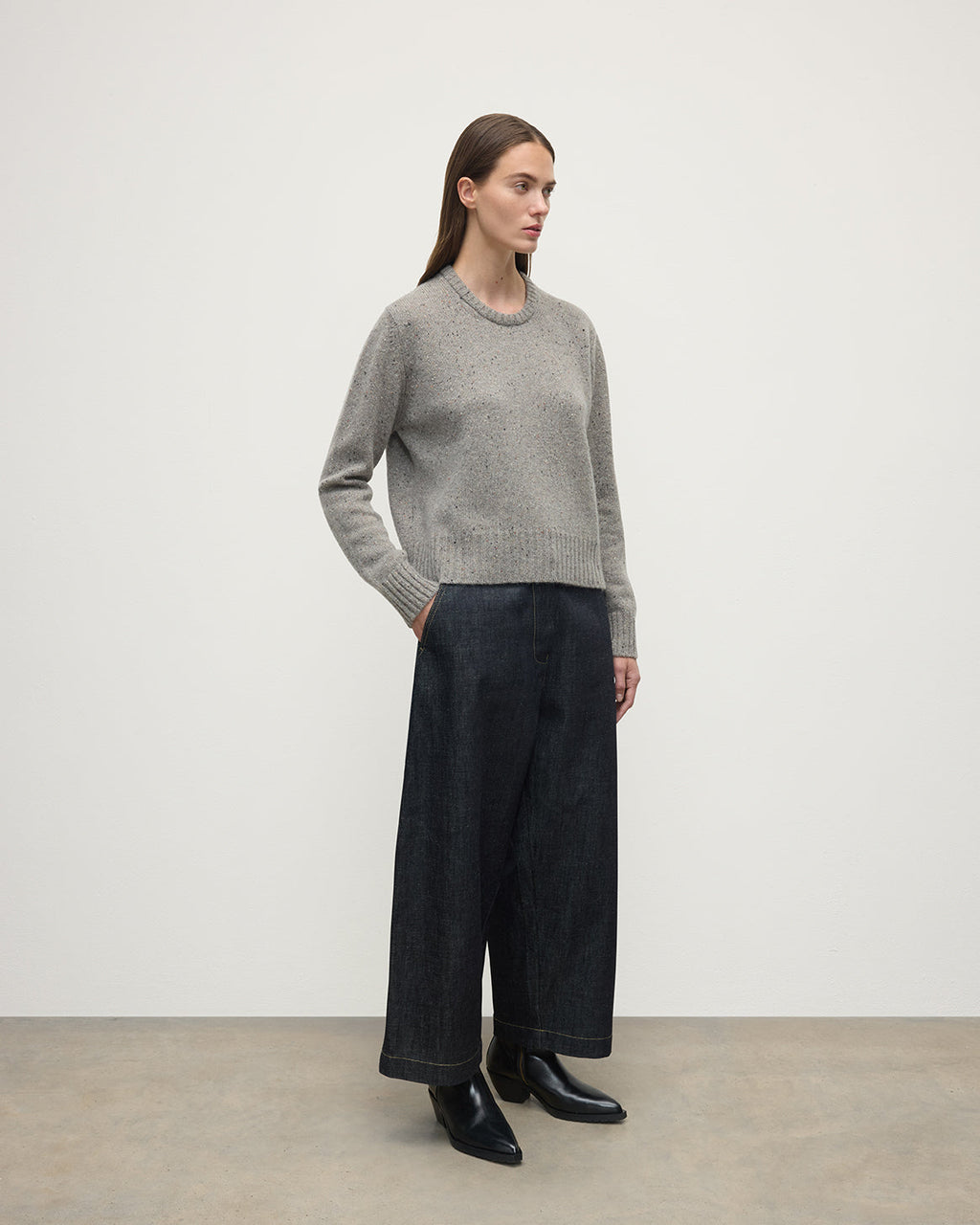 Johnstons of Elgin - Donegal Cashmere Grey Jumper