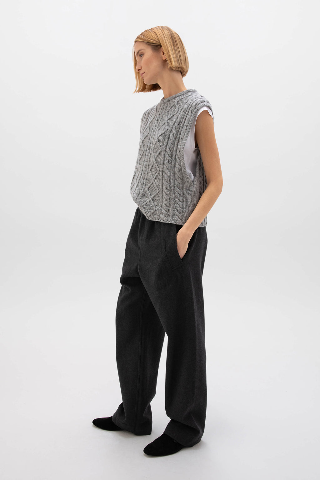 Johnstons of Elgin - Oversized Aran Light Grey Cable Cashmere Tank