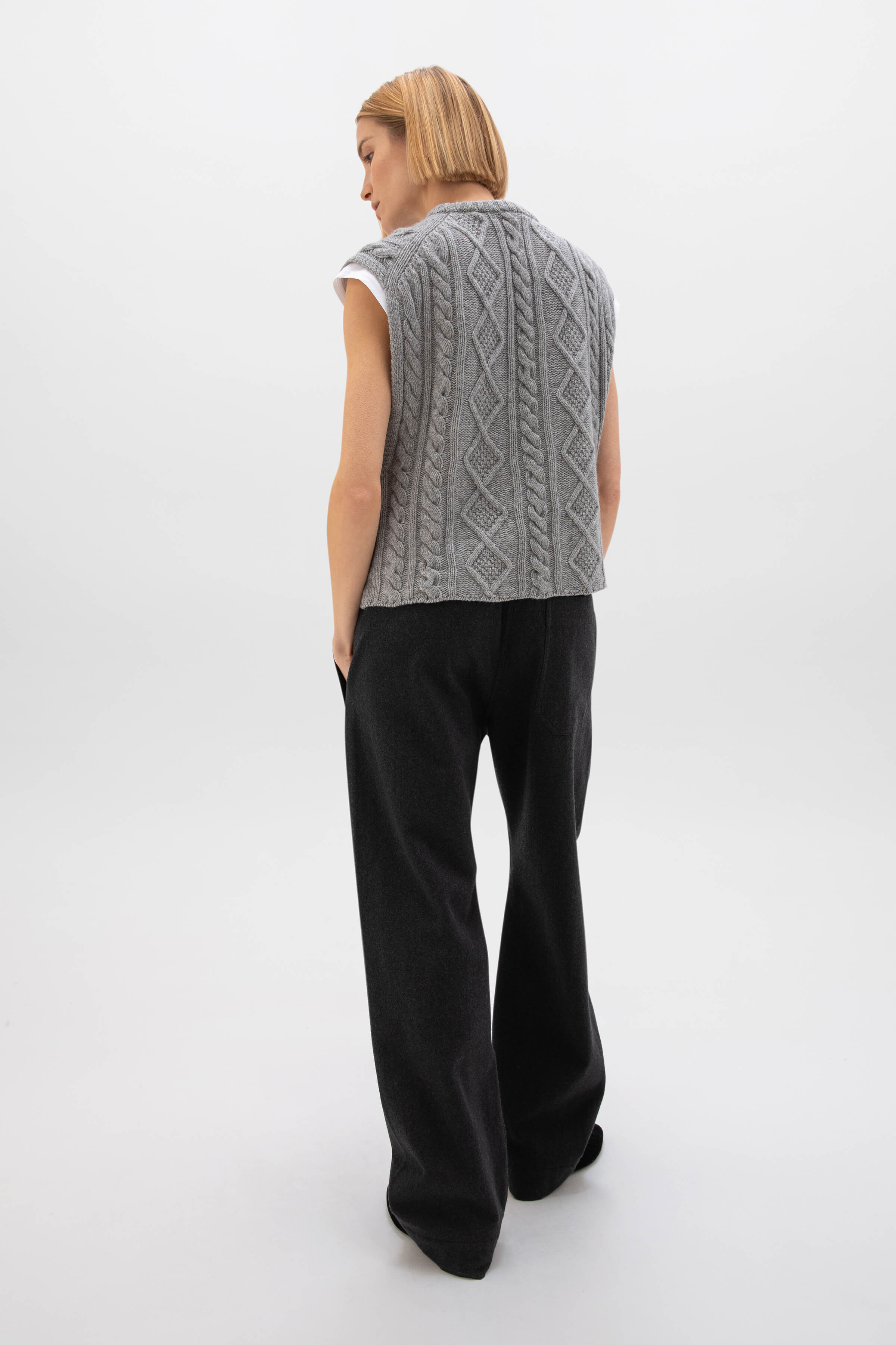 Johnstons of Elgin - Oversized Aran Light Grey Cable Cashmere Tank