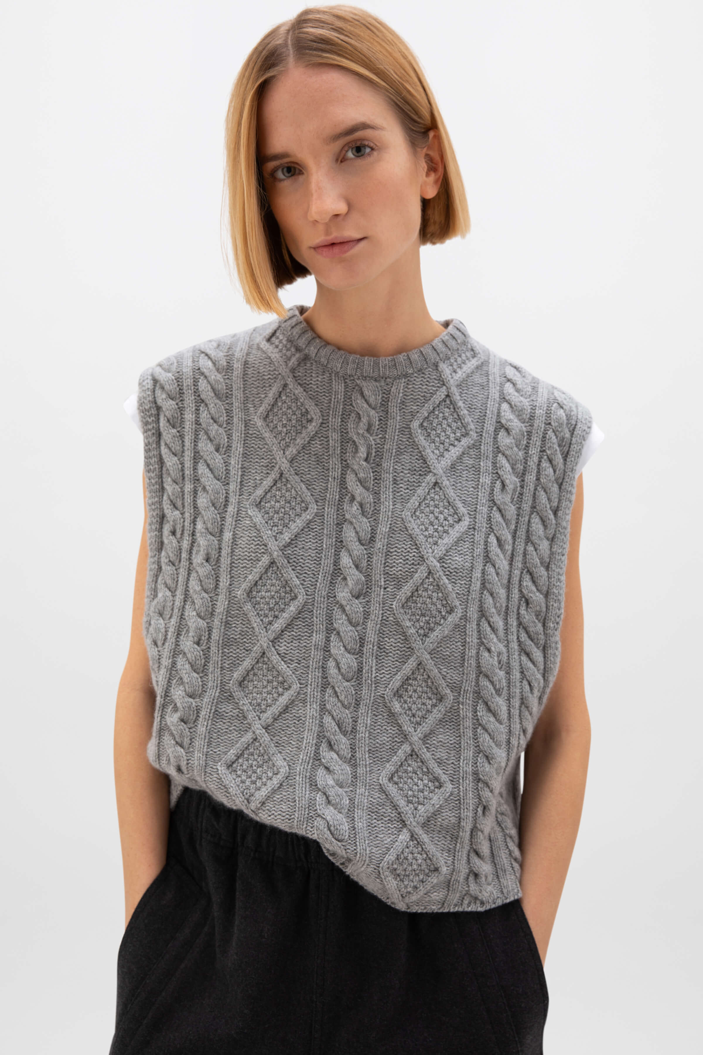 Johnstons of Elgin - Oversized Aran Light Grey Cable Cashmere Tank