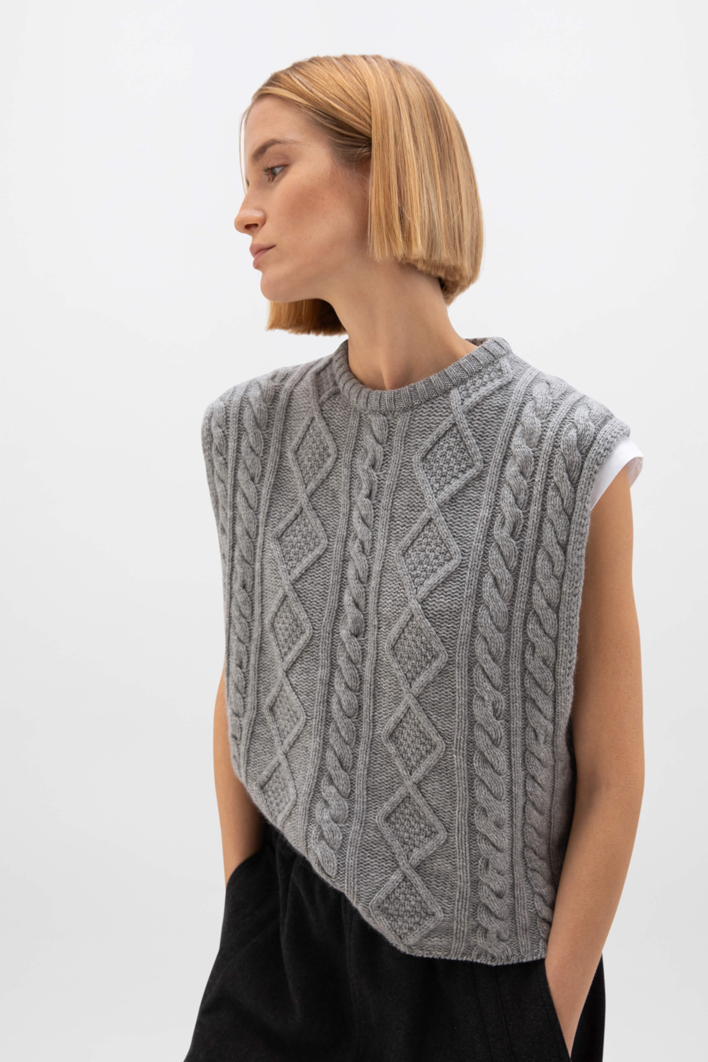 Johnstons of Elgin - Oversized Aran Light Grey Cable Cashmere Tank