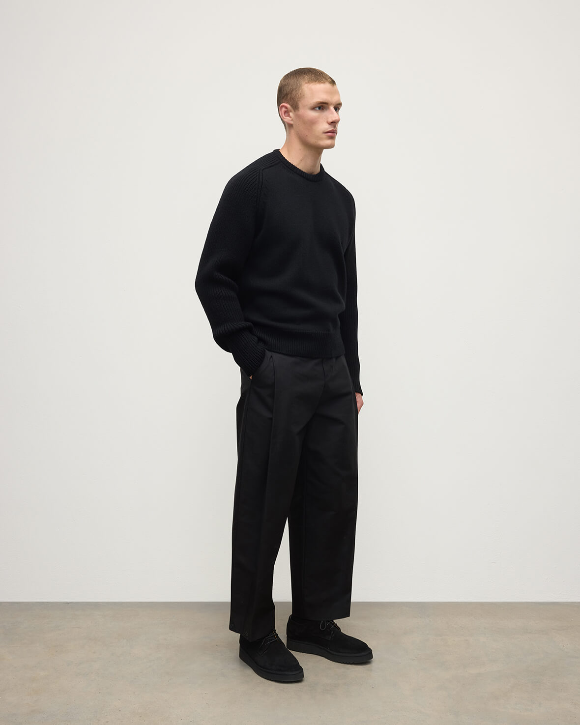 Johnstons of Elgin - Ribbed Black Cashmere Jumper