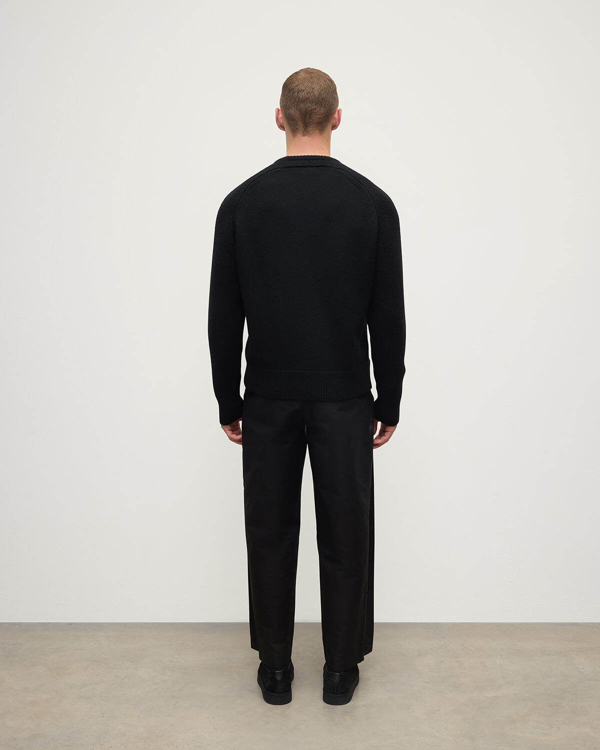Johnstons of Elgin - Ribbed Black Cashmere Jumper