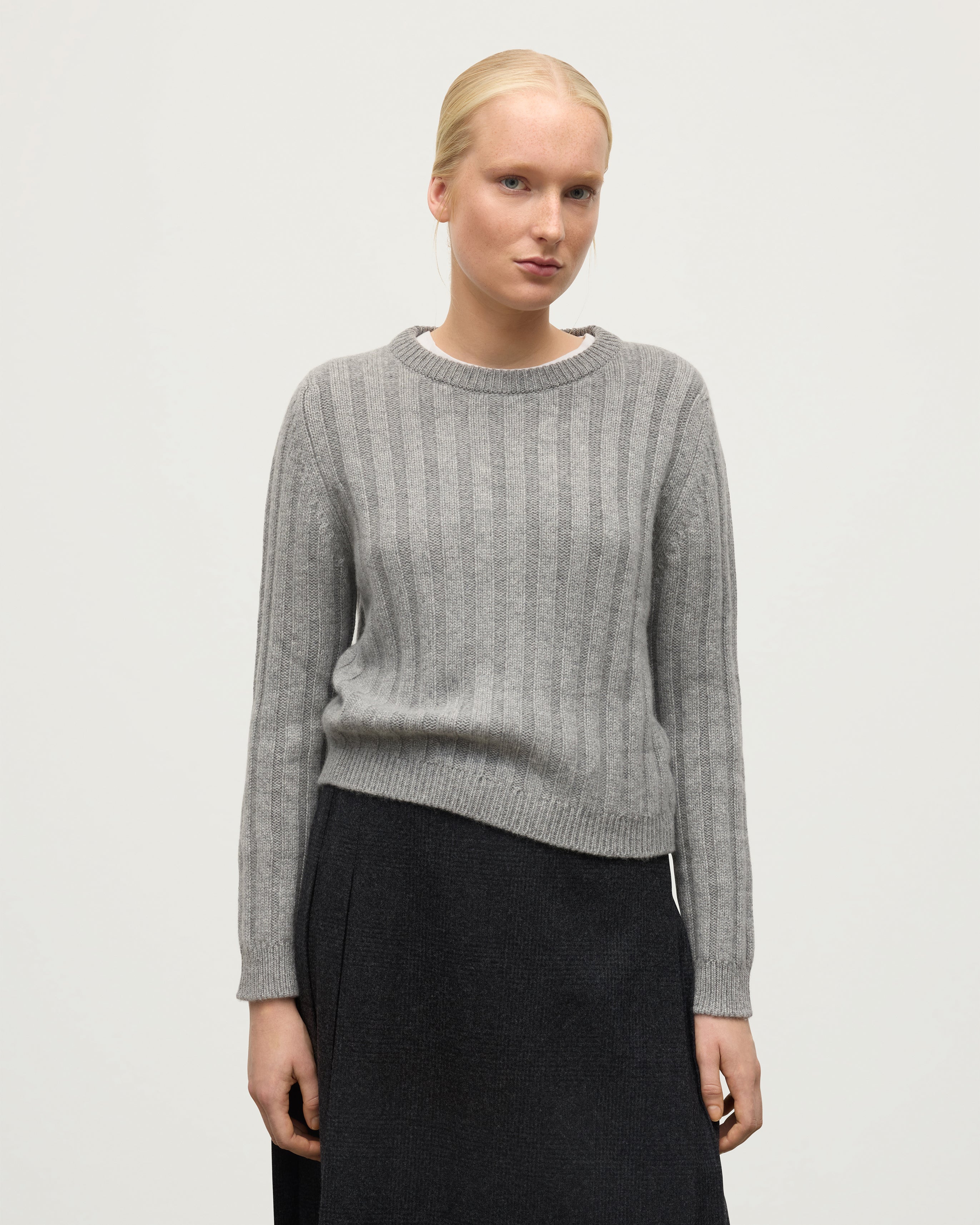 Johnstons of Elgin - Lecht Grey Cashmere Crew Jumper