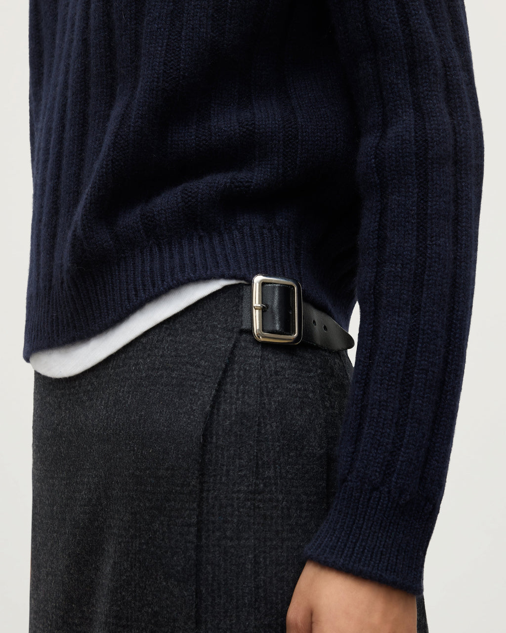 Johnstons of Elgin - Lecht Dark Navy Cashmere Crew Jumper