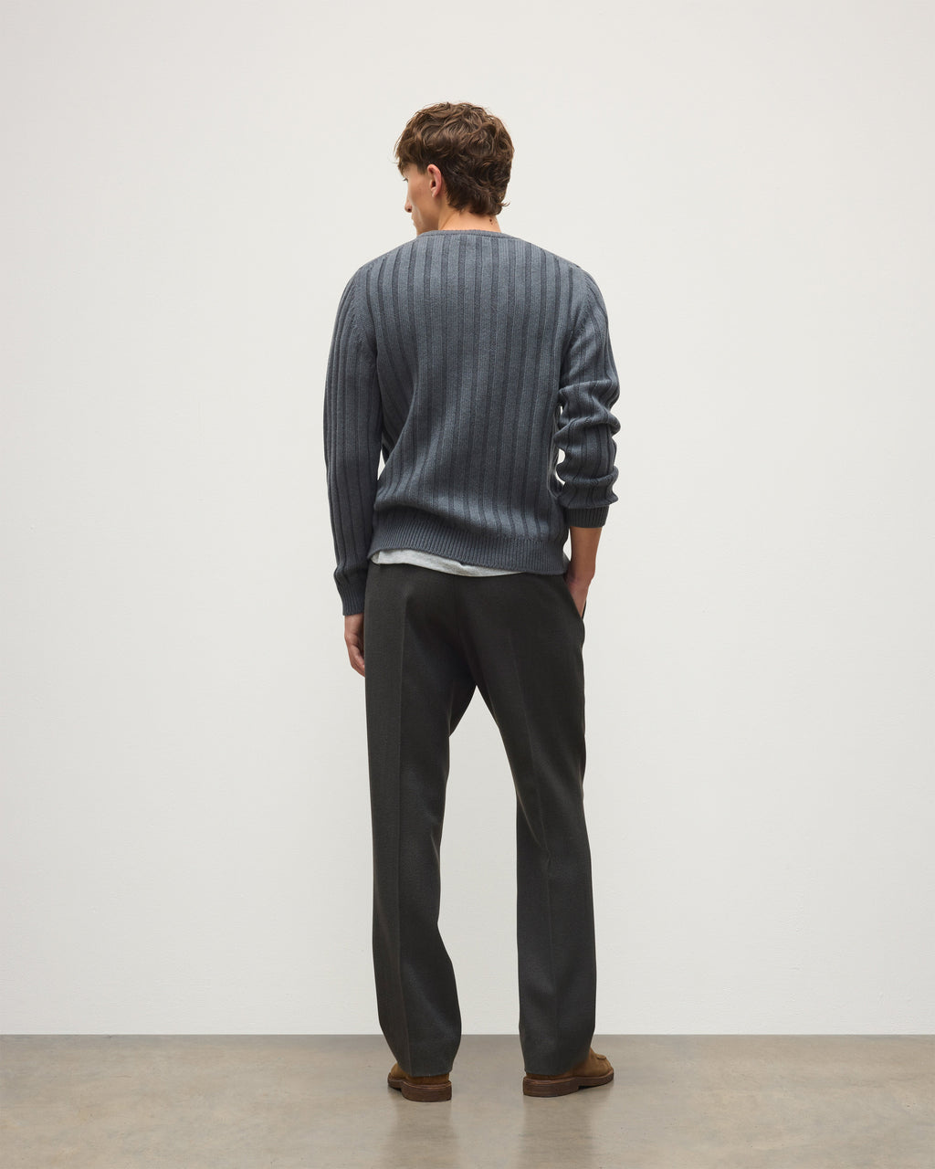 Johnstons of Elgin - Peel Mid Grey Cashmere Jumper