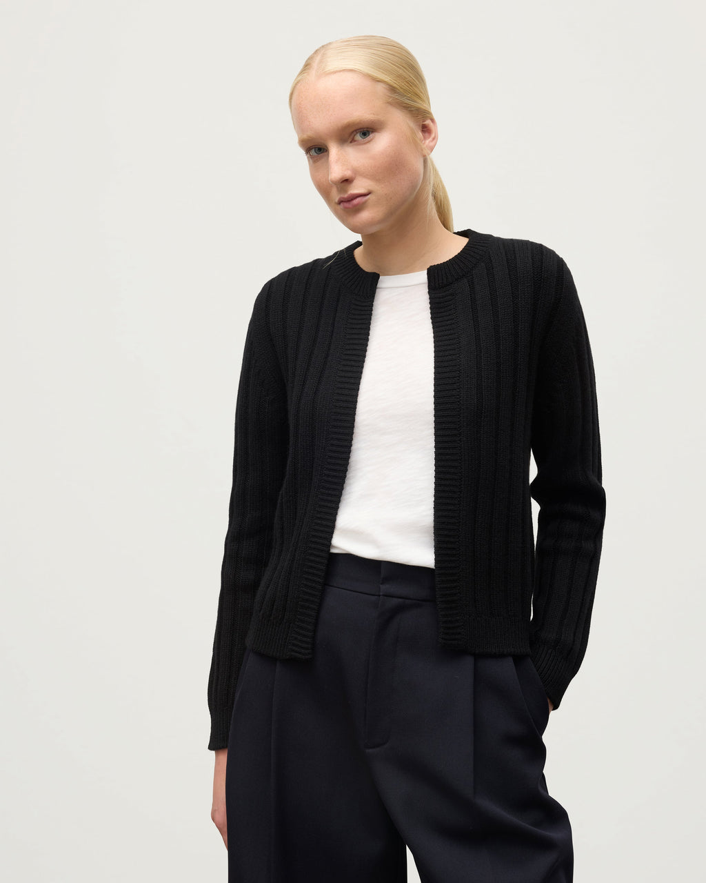 Johnstons of Elgin - Lecht Black Cashmere Crew Cardigan