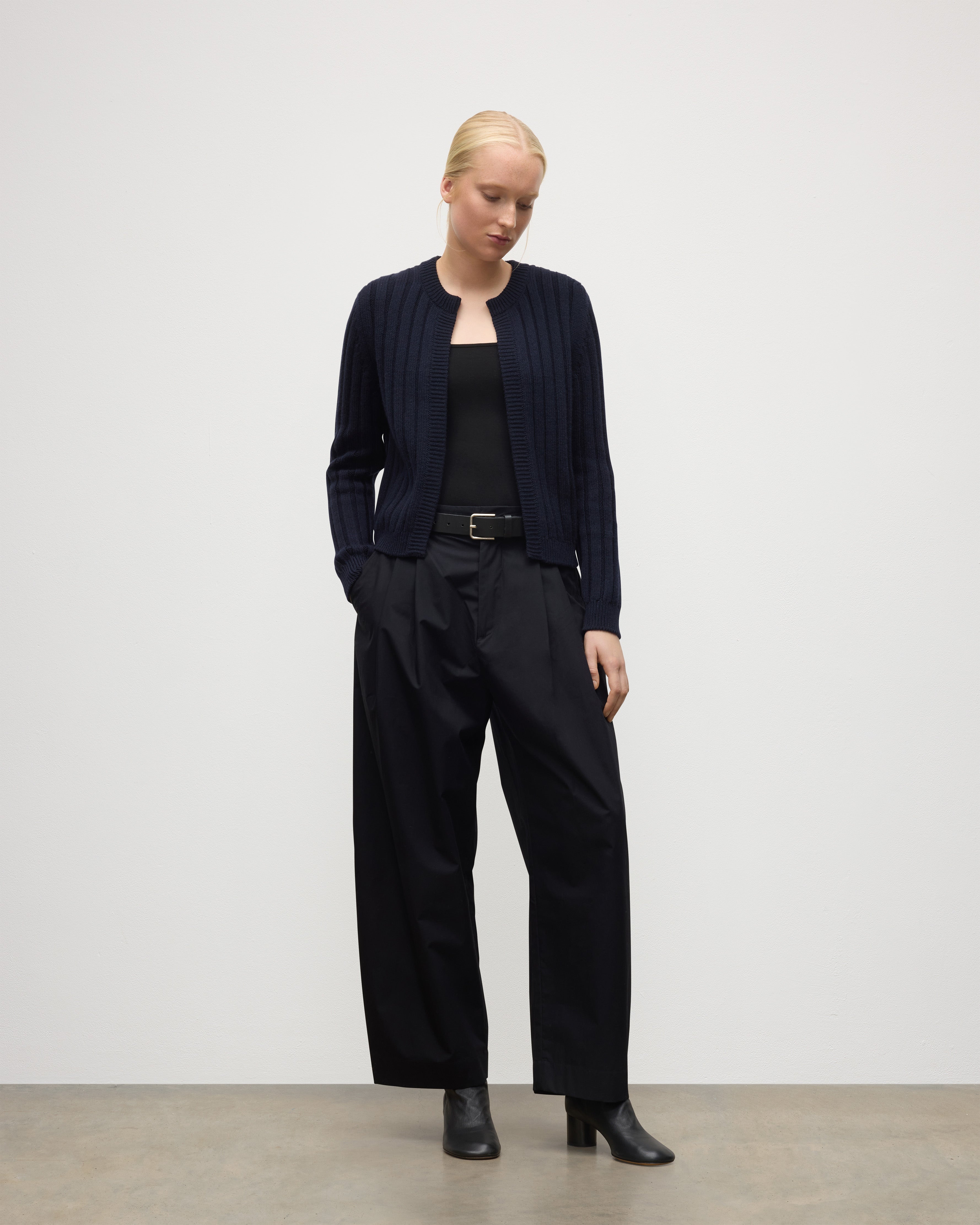 Johnstons of Elgin - Lecht Dark Navy Cashmere Crew Cardigan