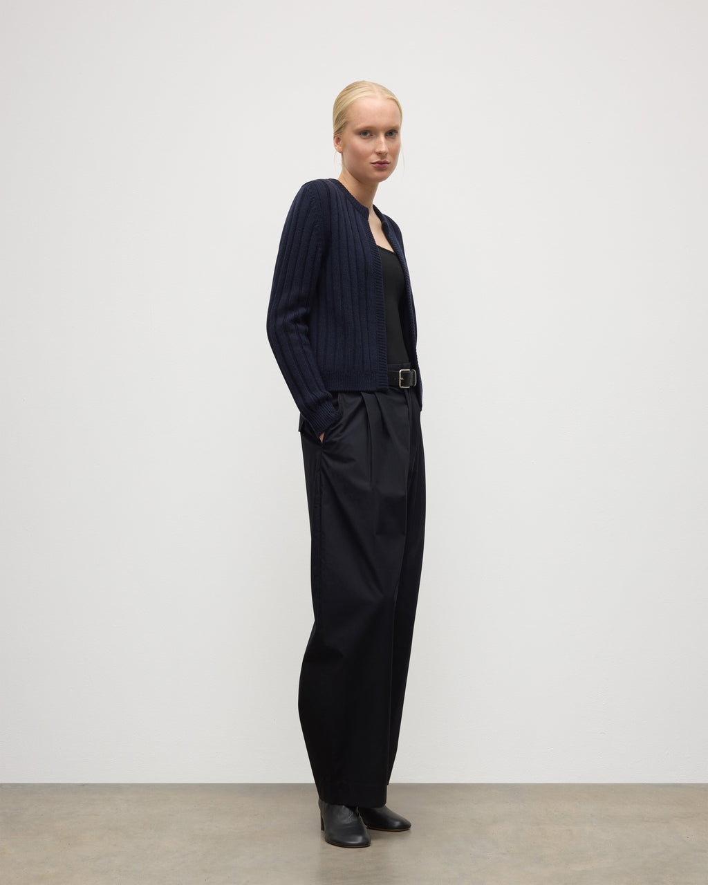 Johnstons of Elgin - Lecht Dark Navy Cashmere Crew Cardigan