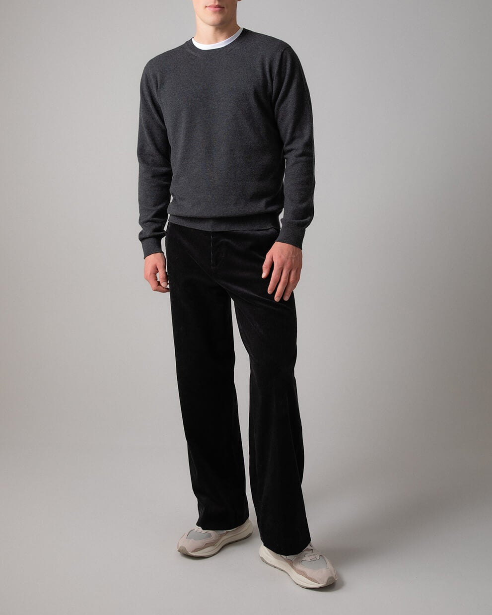 Johnstons of Elgin - Charcoal Cashmere Crew Neck Jumper