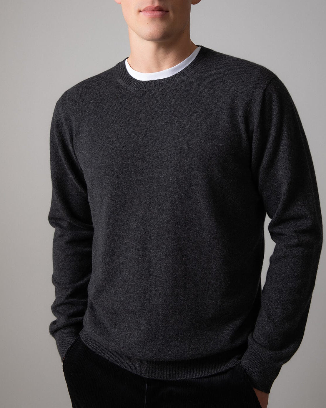 Johnstons of Elgin - Charcoal Cashmere Crew Neck Jumper