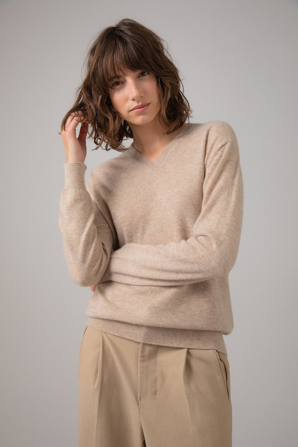 Johnstons of Elgin - Classic Cashmere V Neck Natural Jumper