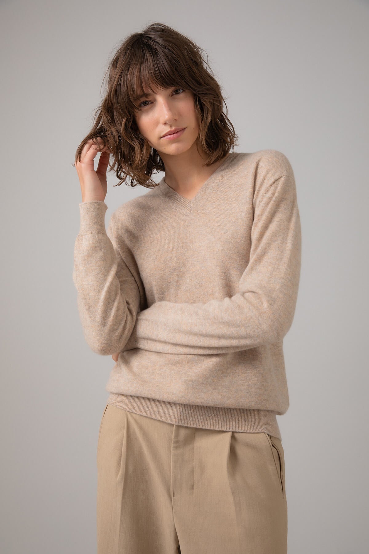 Johnstons of Elgin - Classic Cashmere V Neck Natural Jumper