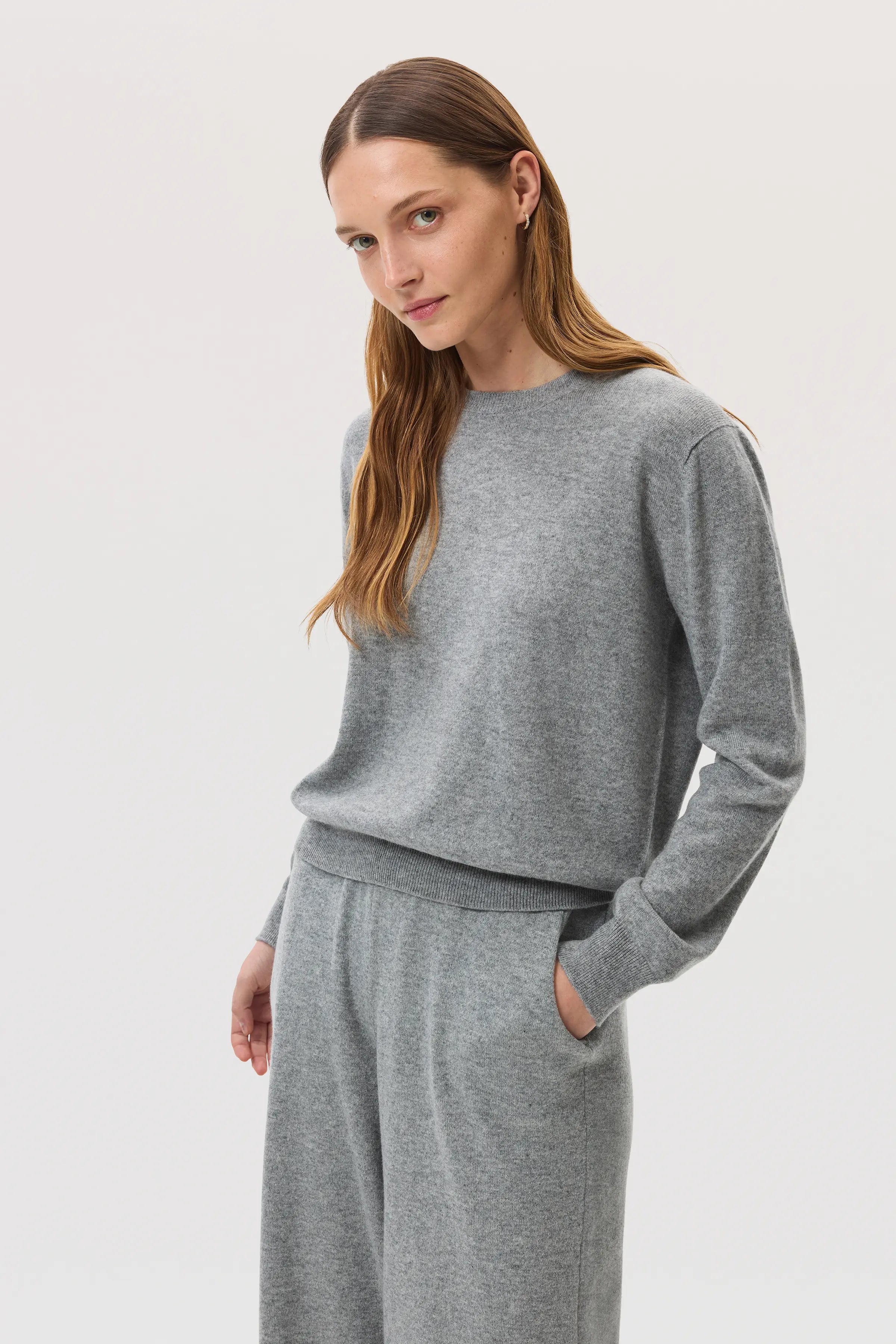 Johnstons of Elgin - Classic Grey Cashmere Round Neck Jumper