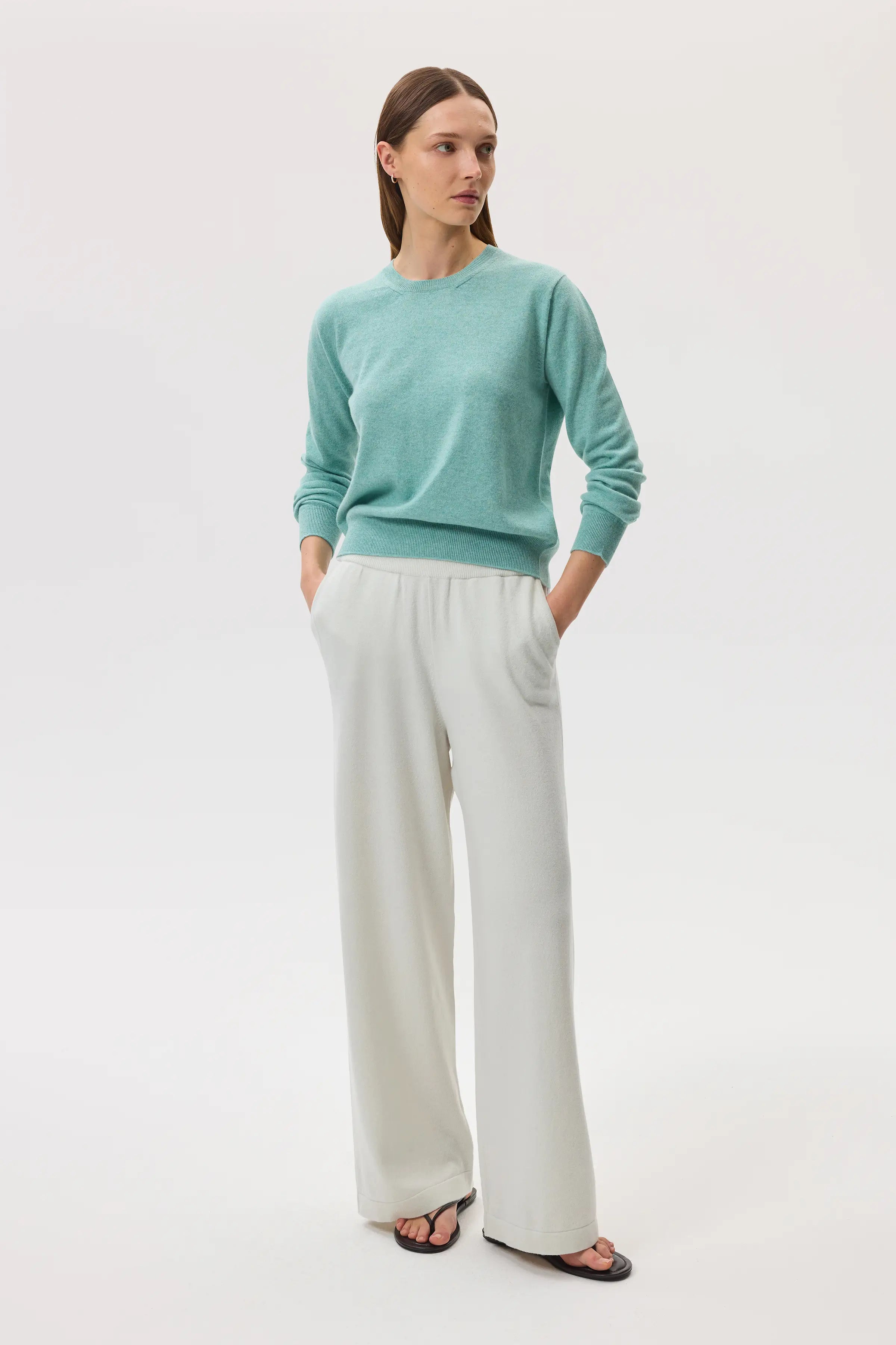 Johnstons of Elgin - Classic Cashmere Round Neck Green Jumper