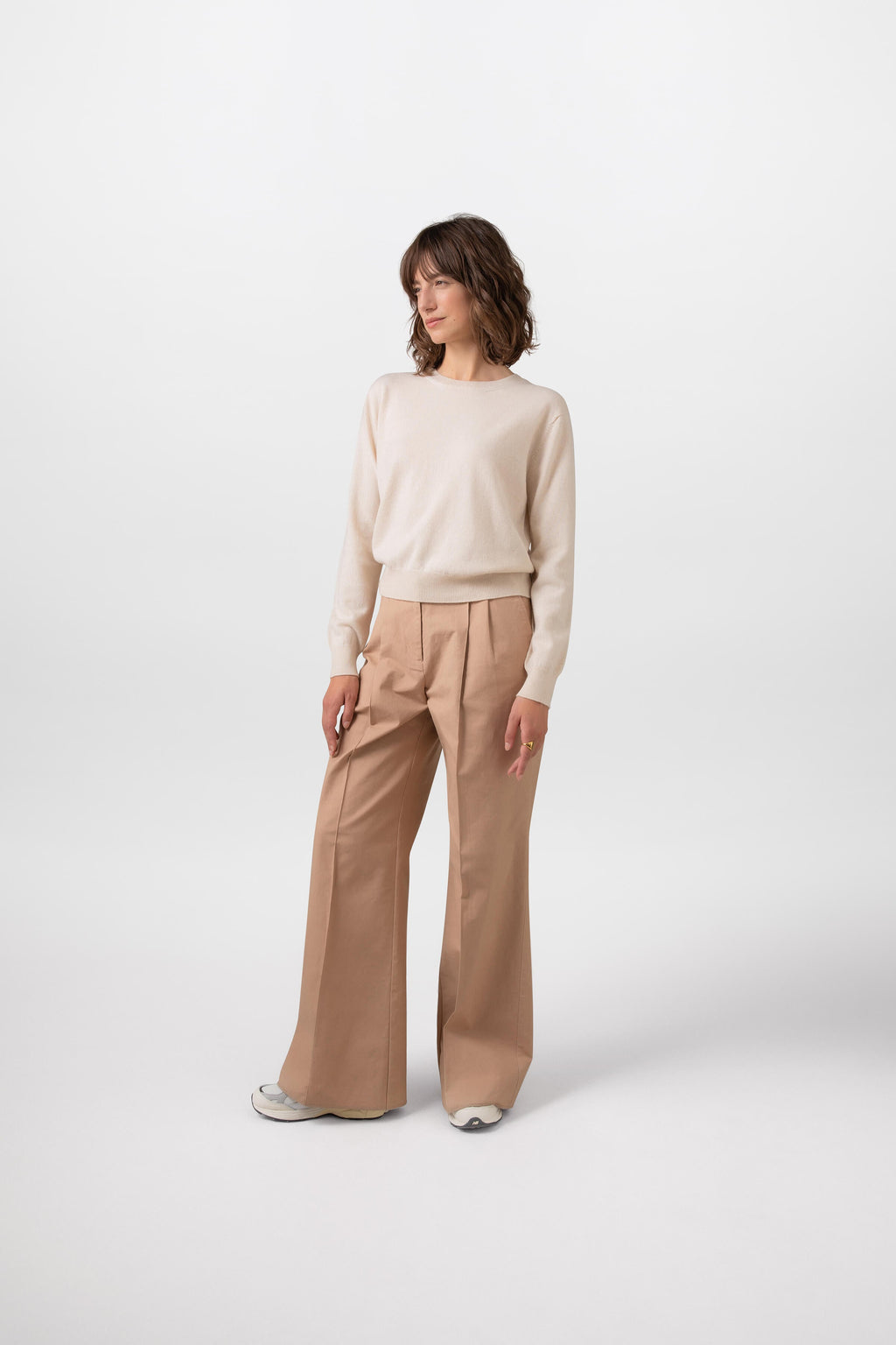 Johnstons of Elgin - Cream Cashmere Round Neck Jumper