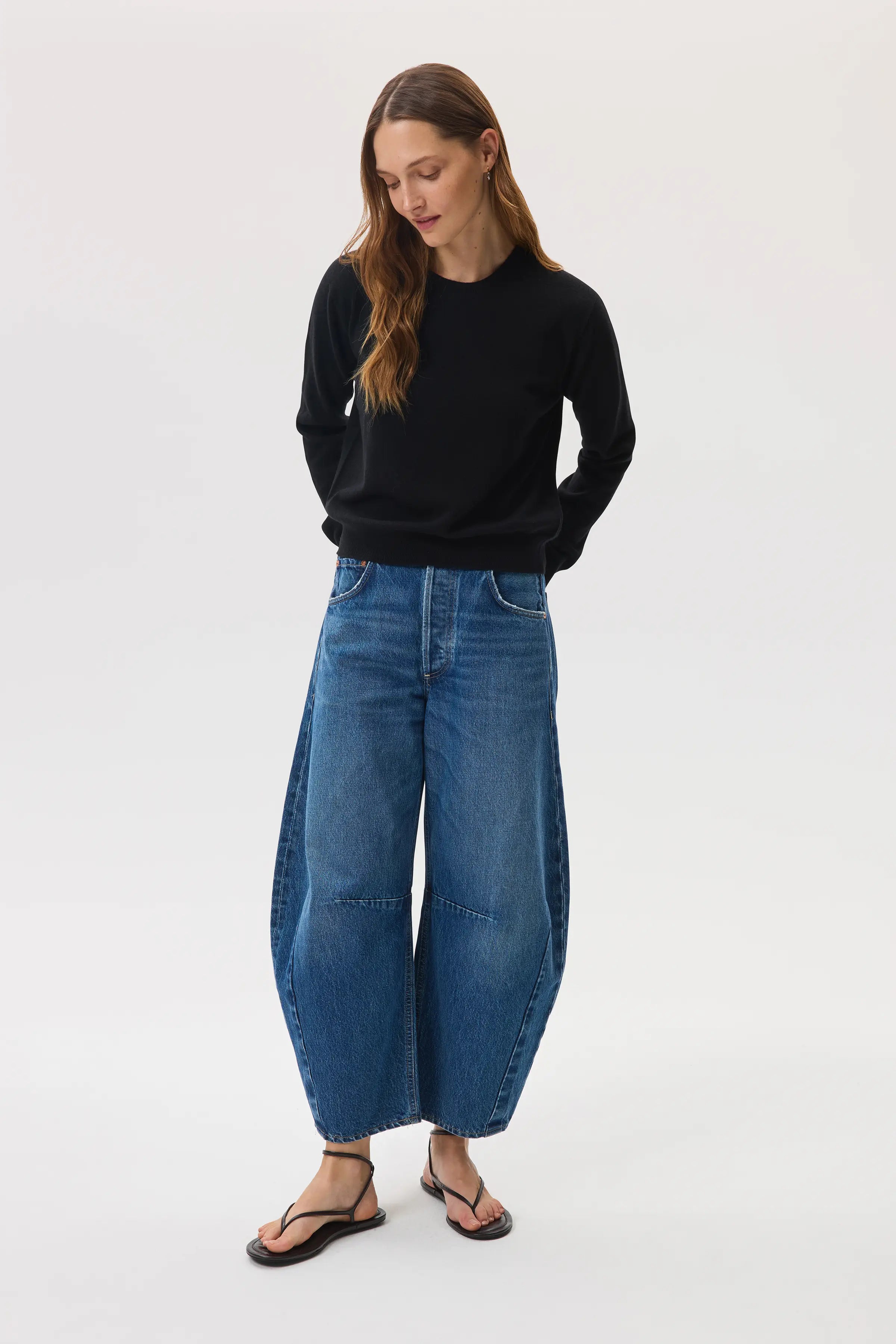 Johnstons of Elgin - Classic Black Cashmere Round Neck Jumper