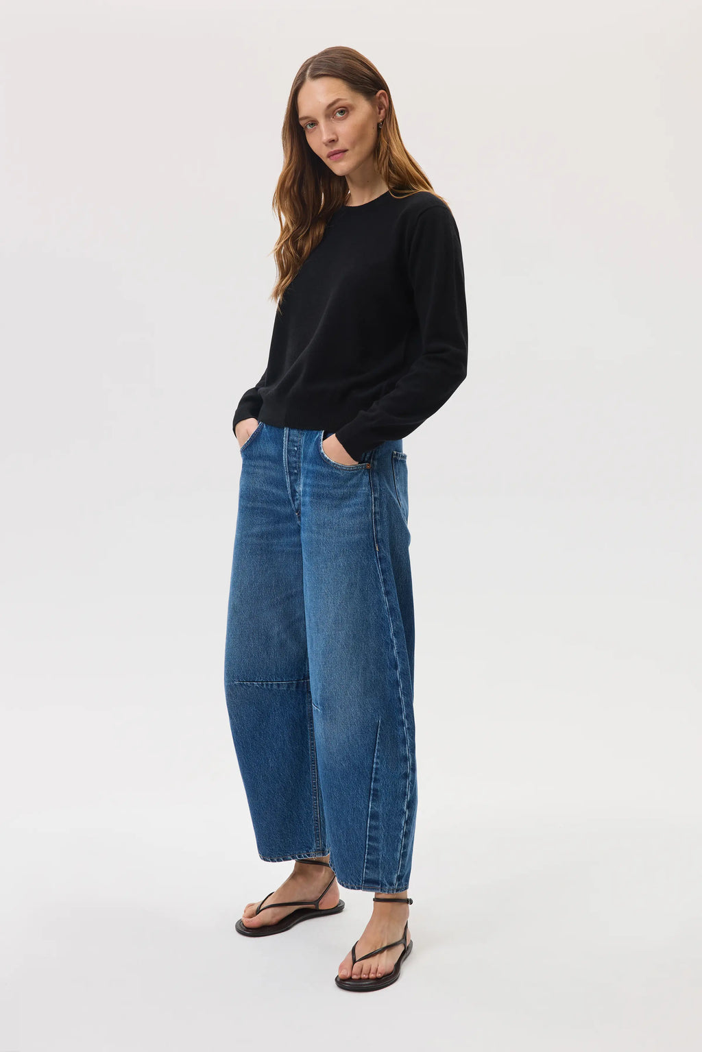 Johnstons of Elgin - Classic Black Cashmere Round Neck Jumper