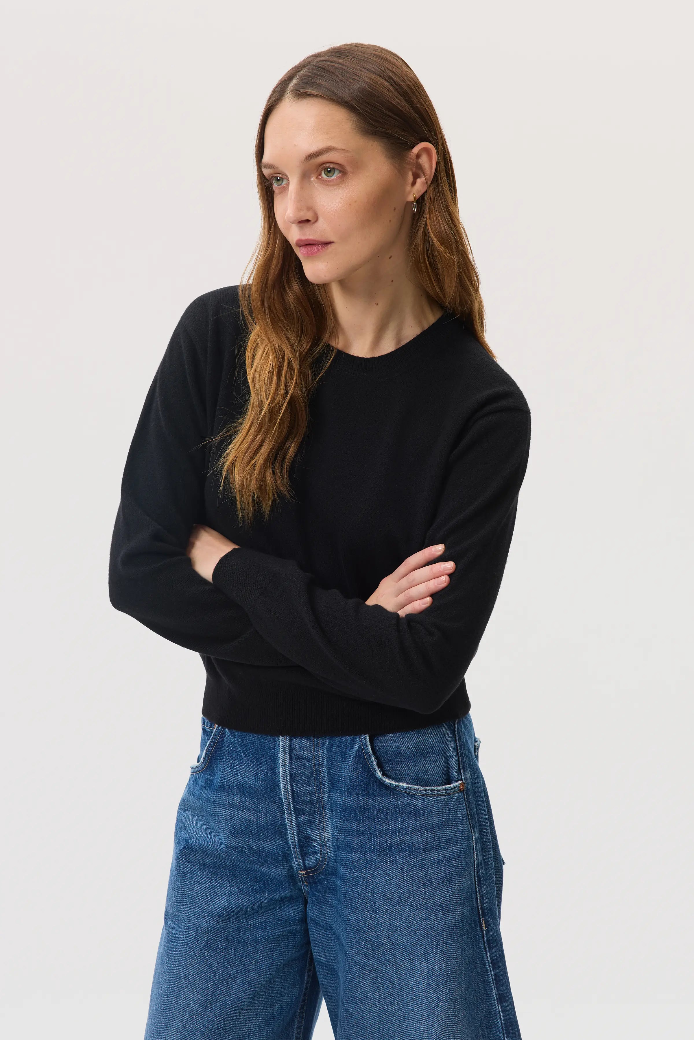 Johnstons of Elgin - Classic Black Cashmere Round Neck Jumper