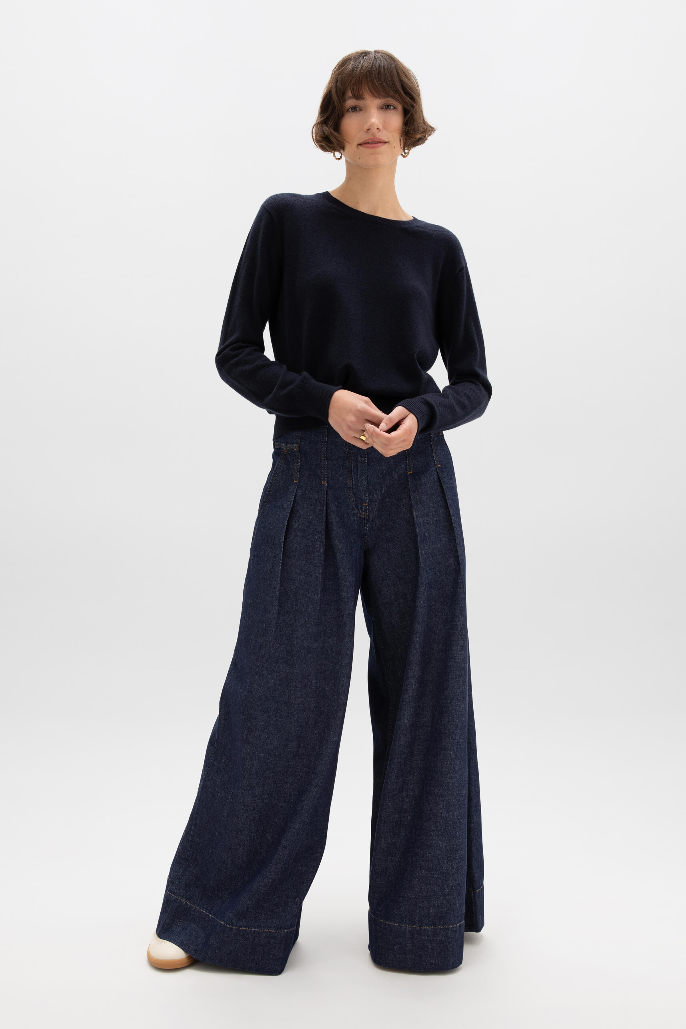 Johnstons of Elgin - Classic Cashmere Dark Navy Round Neck Jumper