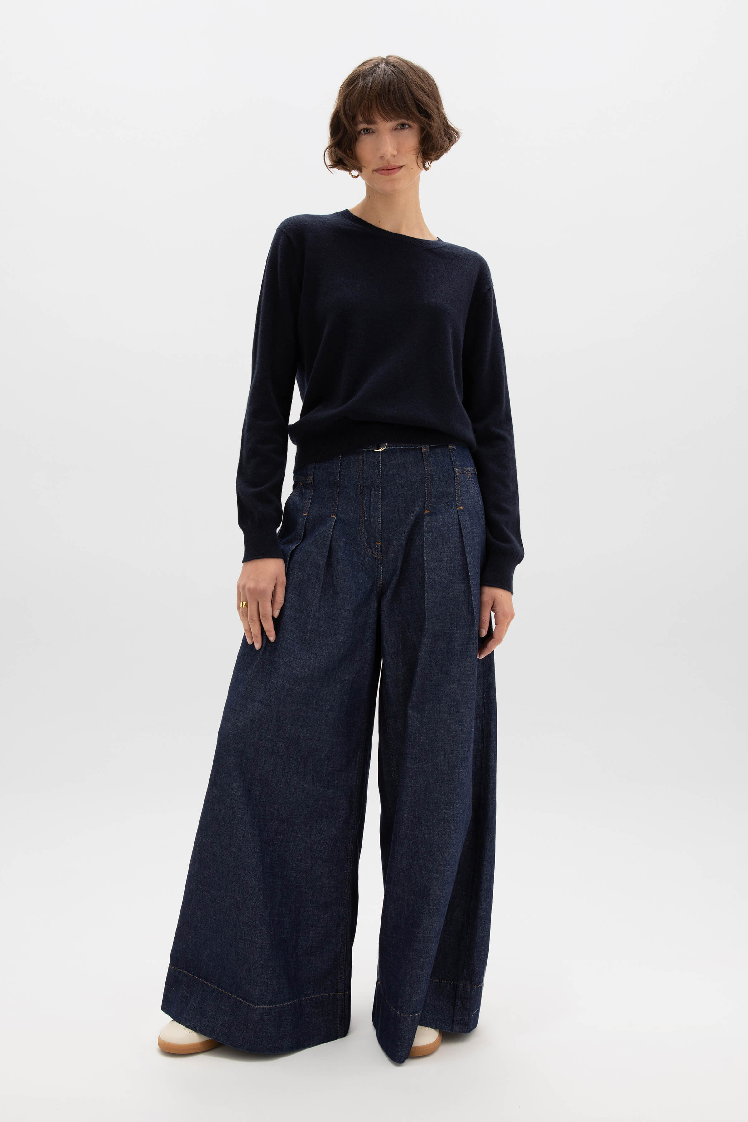 Johnstons of Elgin - Classic Cashmere Dark Navy Round Neck Jumper