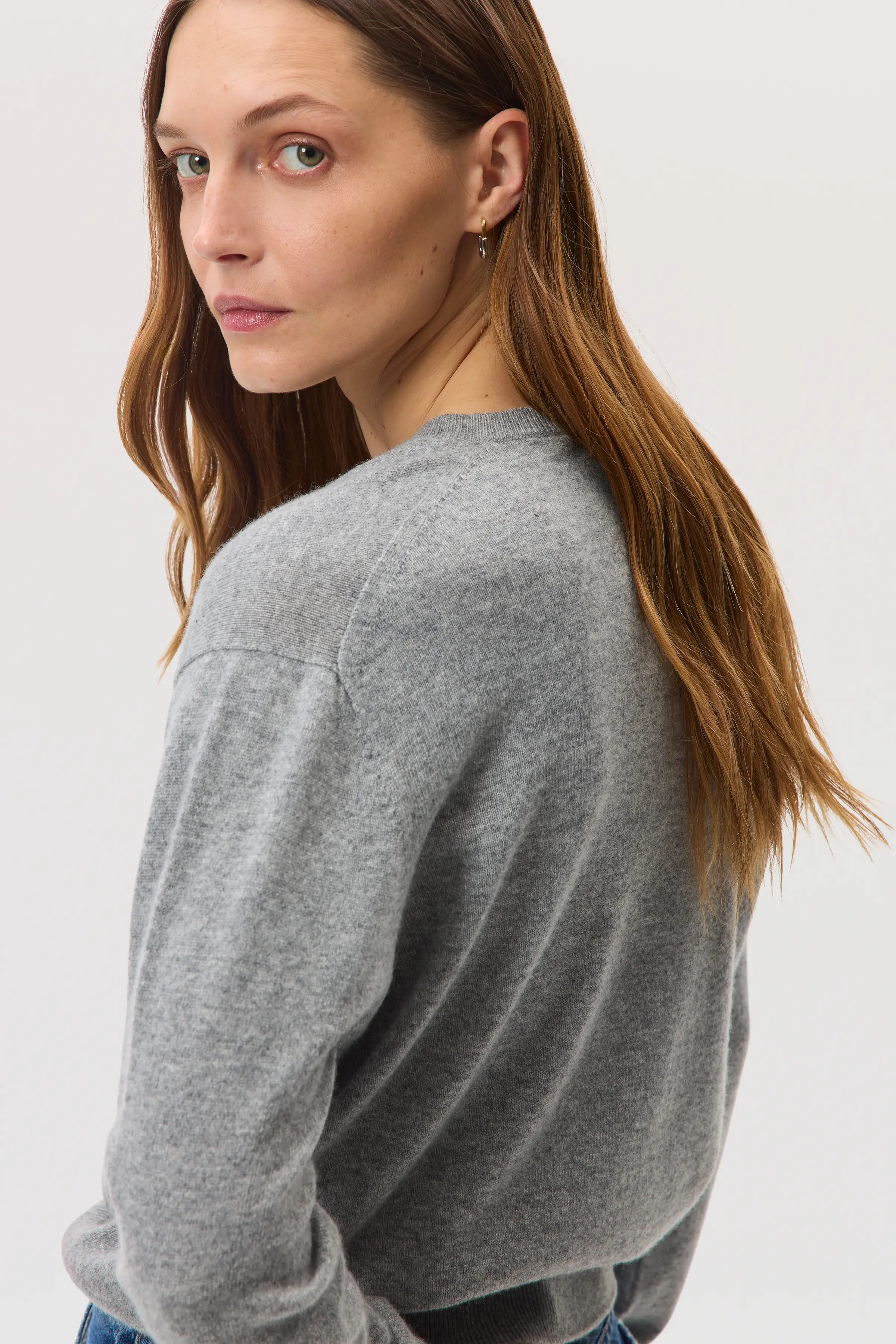 Johnstons of Elgin - Classic Cashmere Grey V Neck Jumper