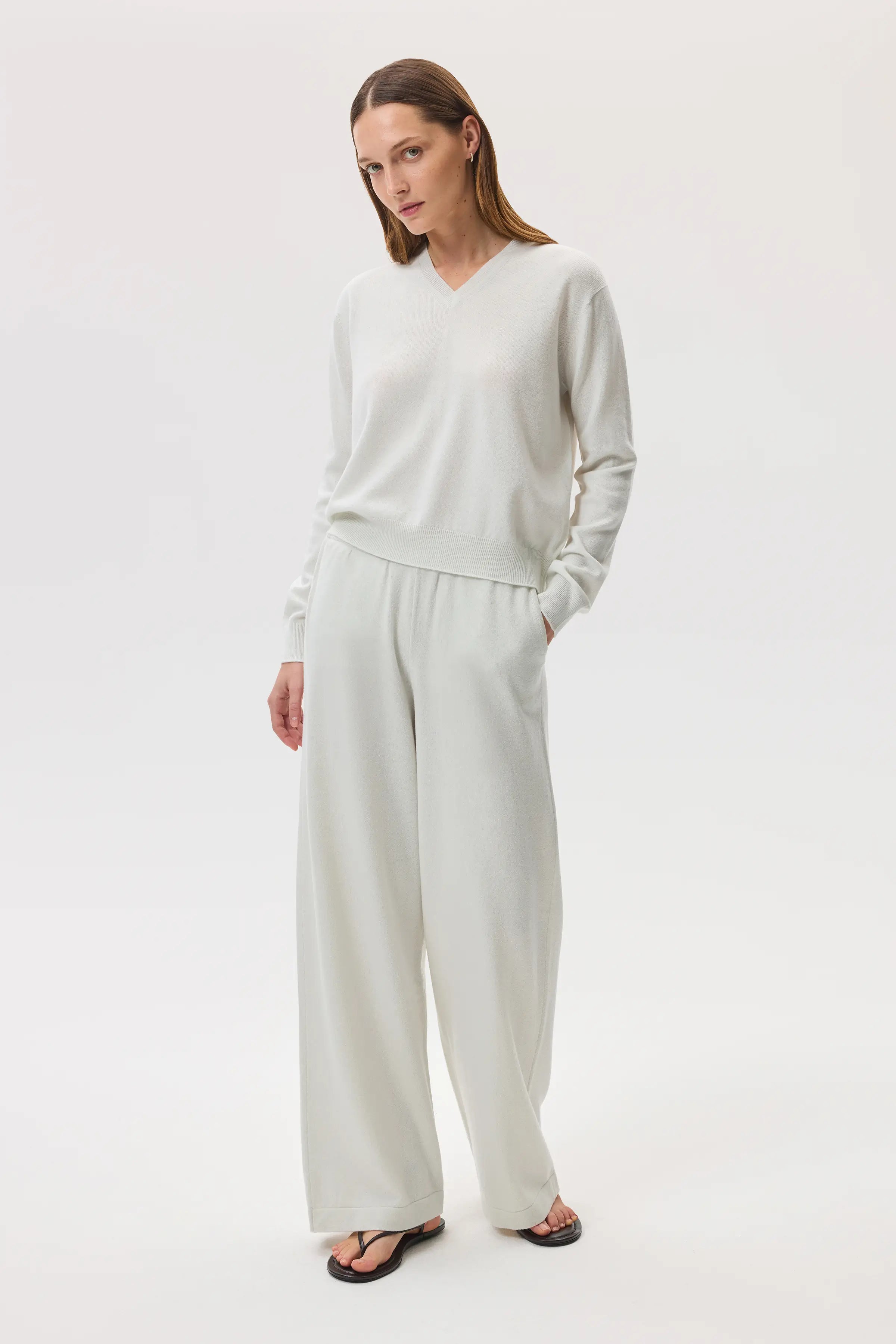Johnstons of Elgin - Cashmere White V Neck Jumper