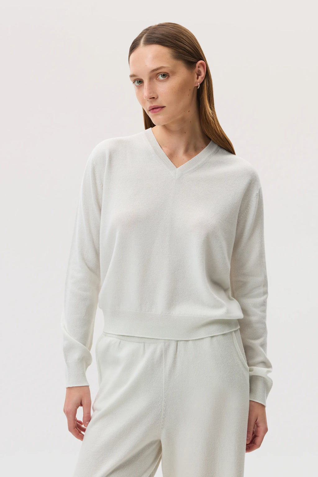 Johnstons of Elgin - Cashmere White V Neck Jumper