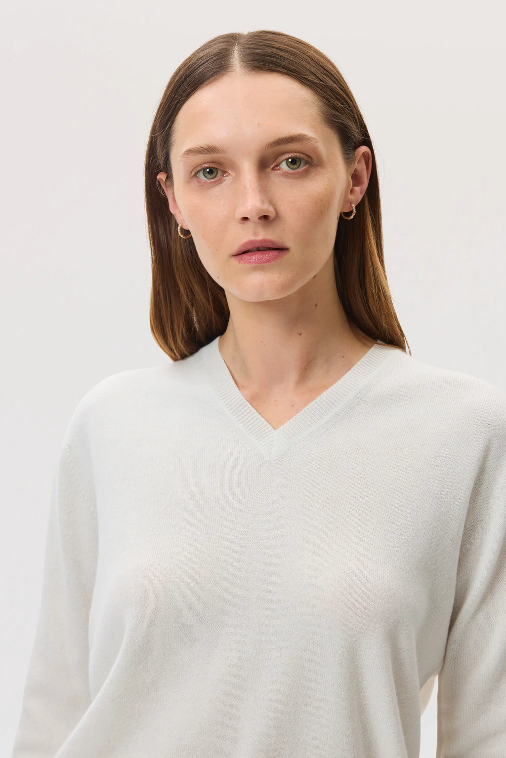 Johnstons of Elgin - Cashmere White V Neck Jumper