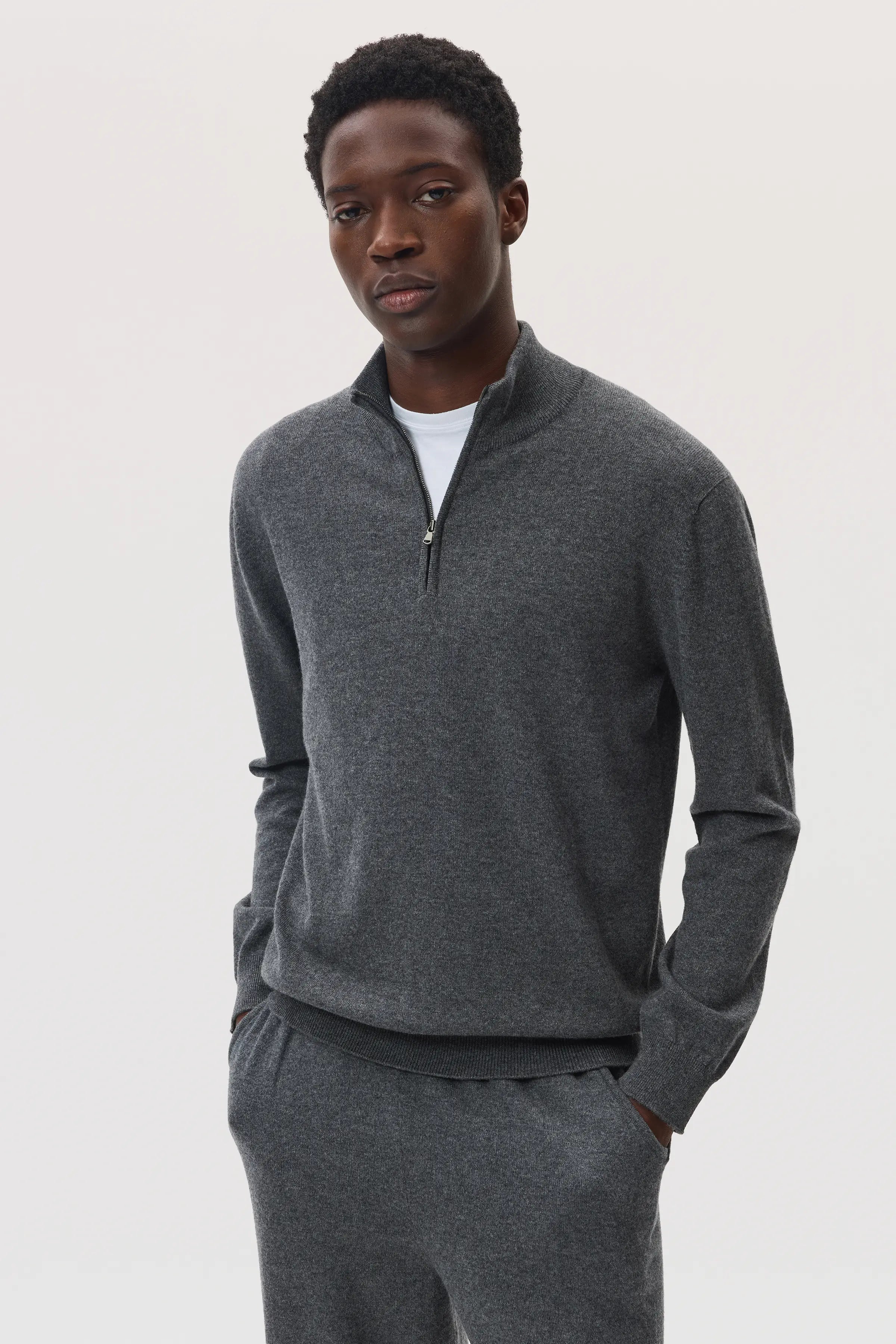 Johnstons of Elgin - Classic Cashmere Mid Grey Zip Neck Jumper