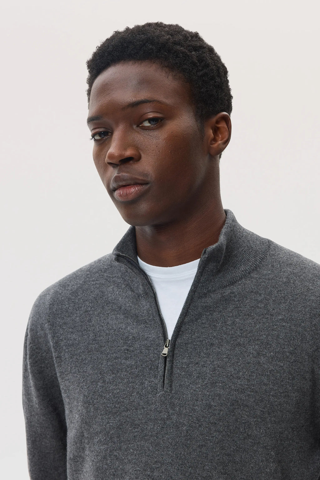 Johnstons of Elgin - Classic Cashmere Mid Grey Zip Neck Jumper