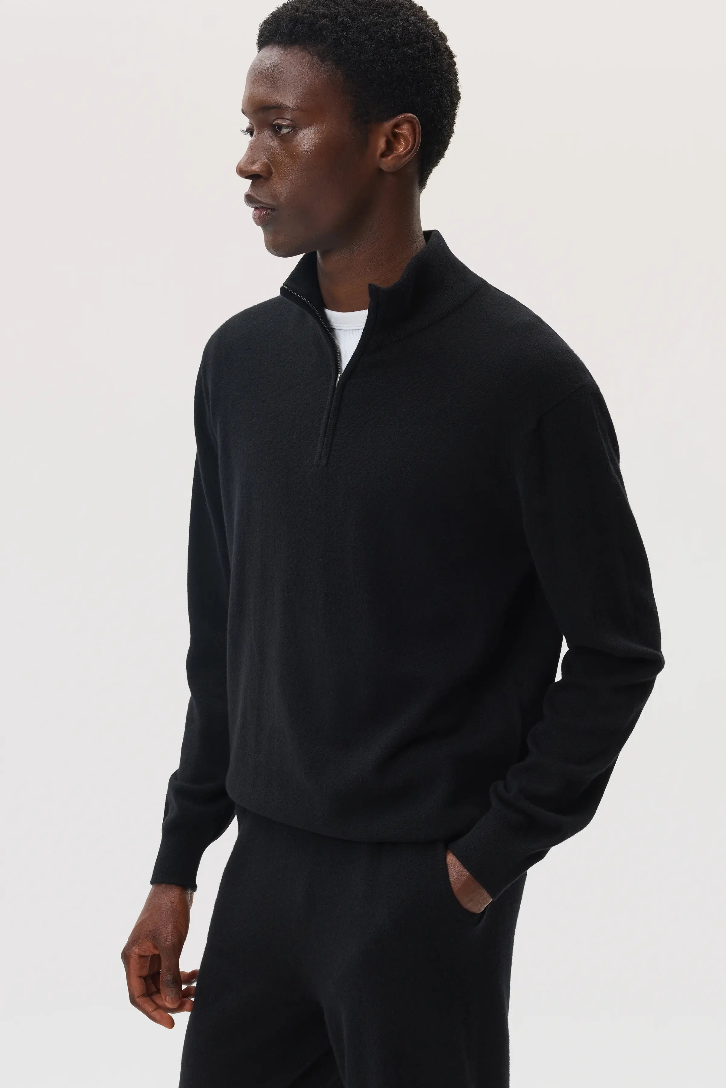 Johnstons of Elgin - Classic Cashmere Black Zip Neck Jumnper