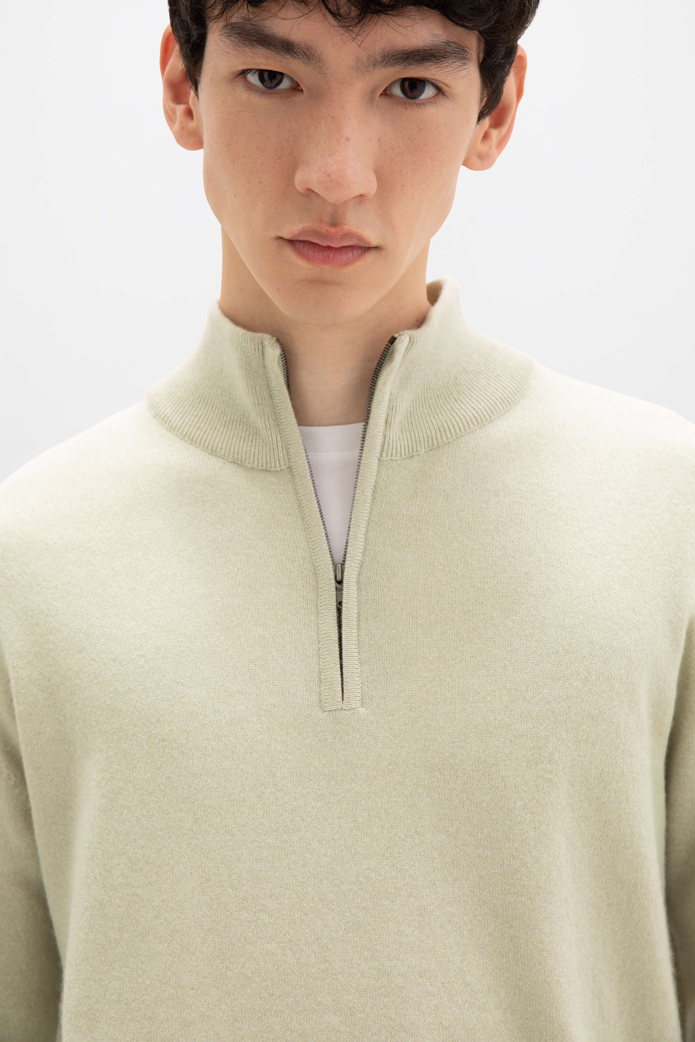 Johnstons of Elgin - Light Green Cashmere Zip Neck Jumper