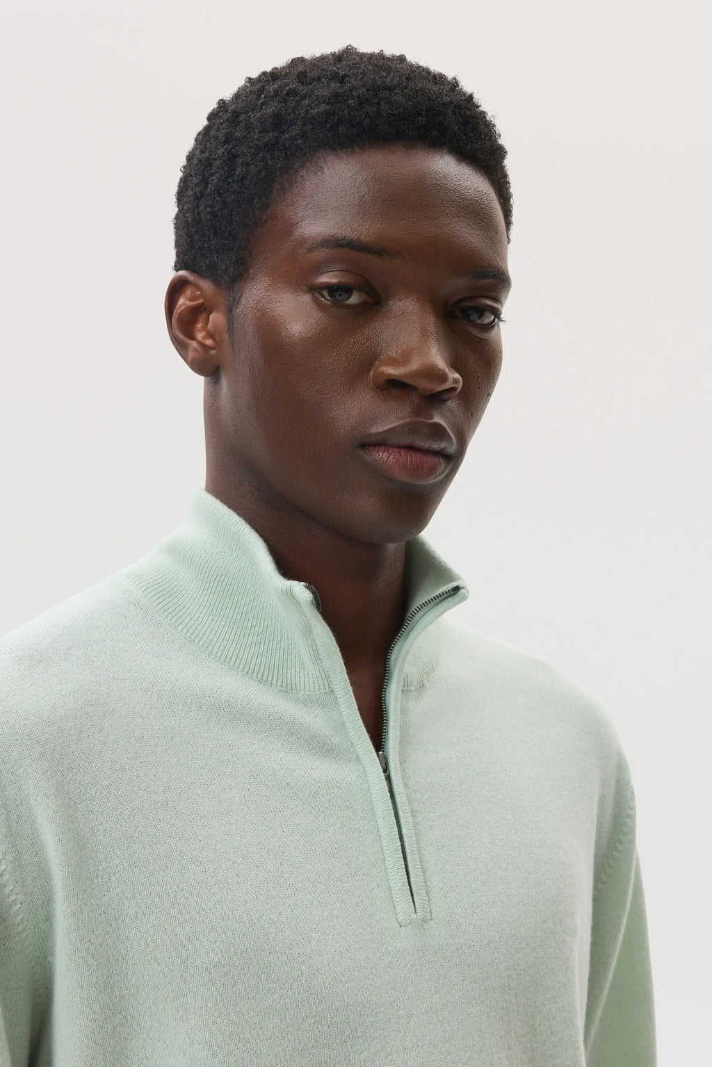 Johnstons of Elgin - Classic Cashmere Light Green Zip Neck Jumper