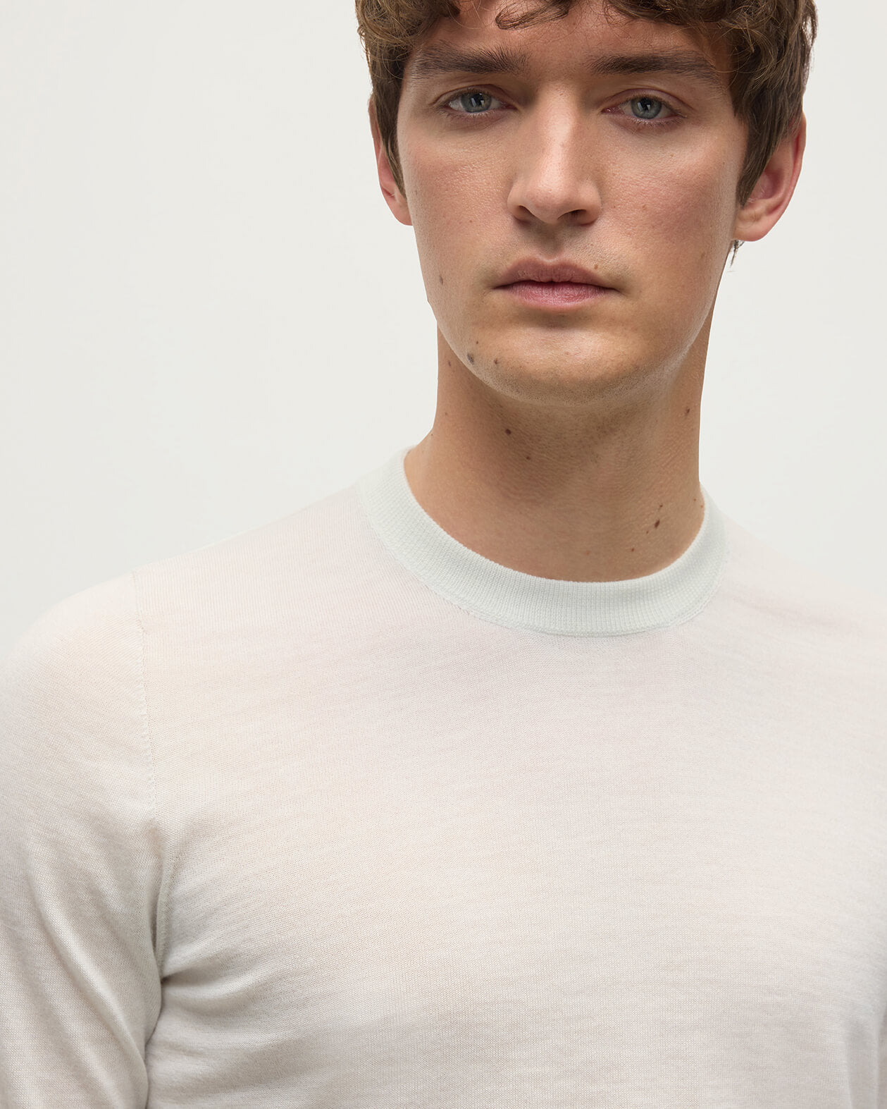 Johnstons of Elgin - Superfine Cashmere White Round Neck Jumper