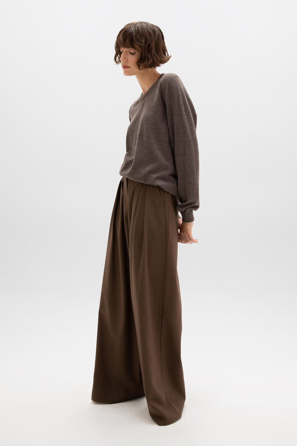 Johnstons of Elgin - Superfine Cashmere Round Neck Brown Jumper