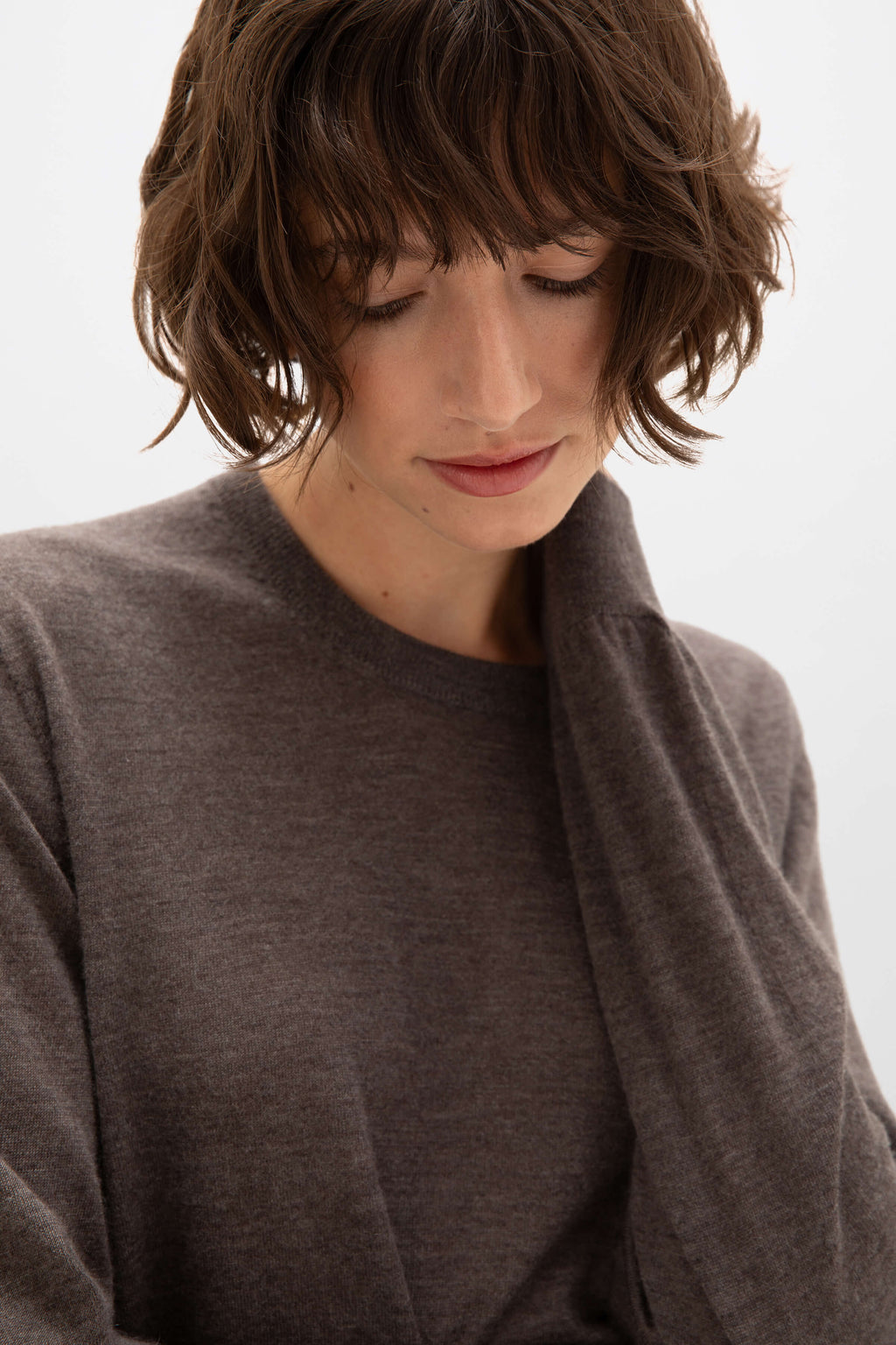 Johnstons of Elgin - Superfine Cashmere Round Neck Brown Jumper