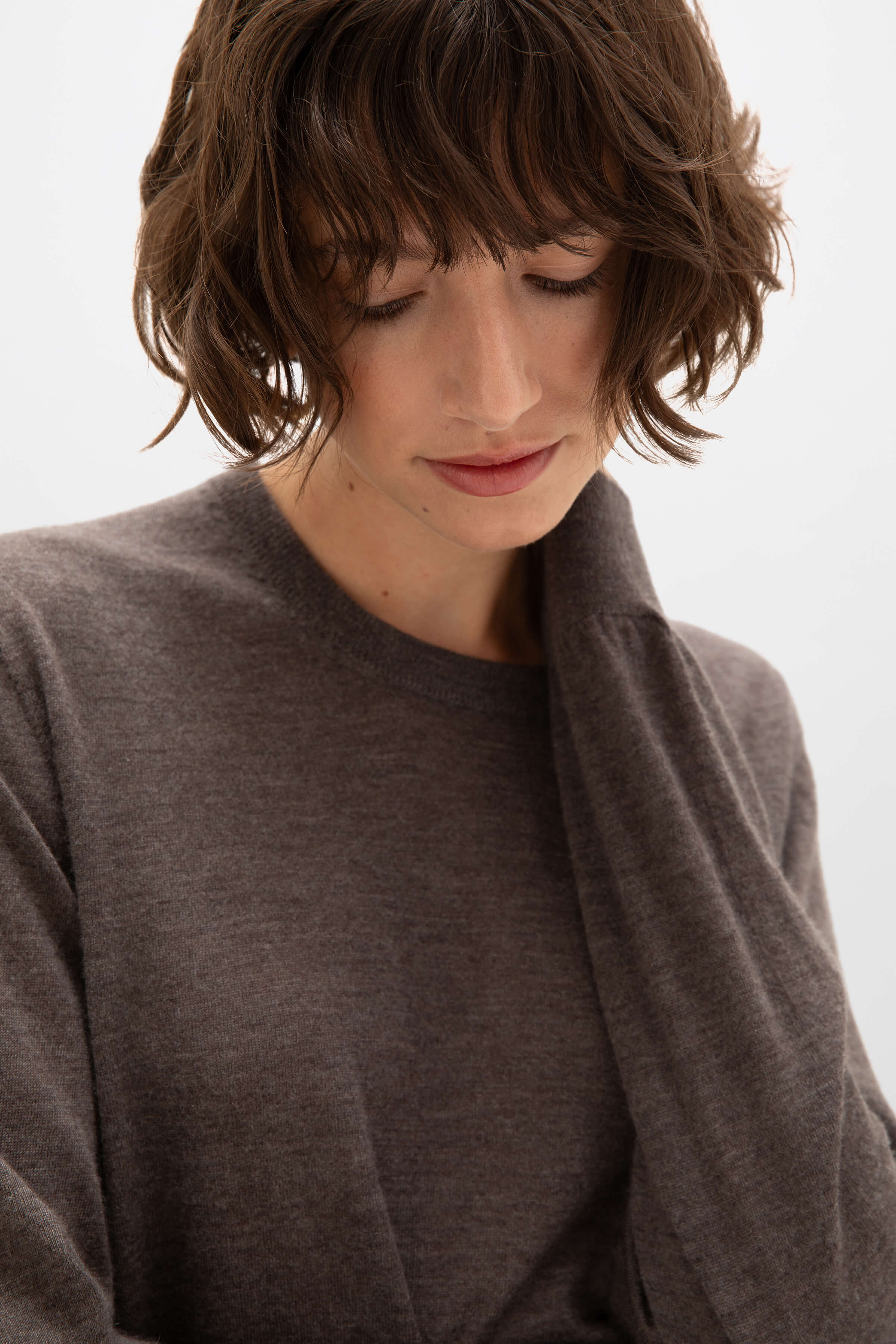 Johnstons of Elgin - Superfine Cashmere Round Neck Brown Jumper
