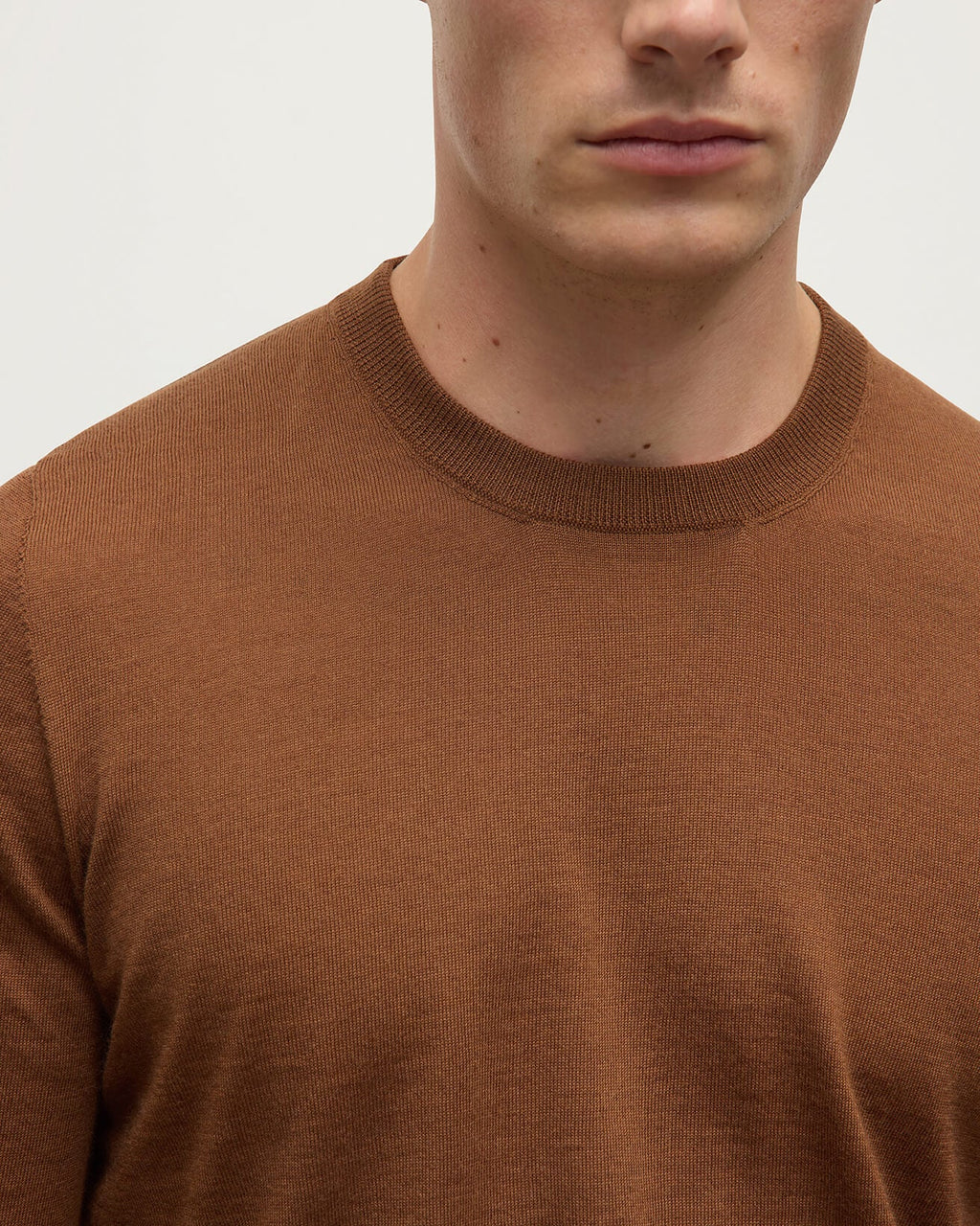 Johnstons of Elgin - Superfine Cashmere Dark Camel Round Neck Jumper