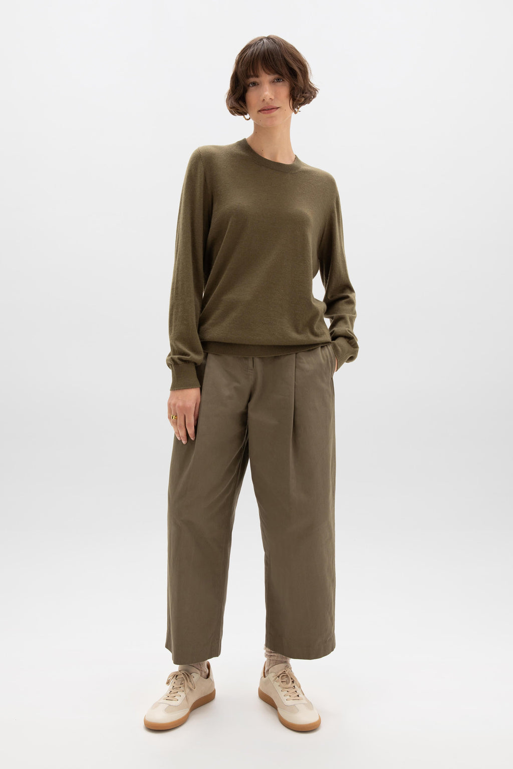 Johnstons of Elgin - Superfine Cashmere Round Neck Olive Green Jumper