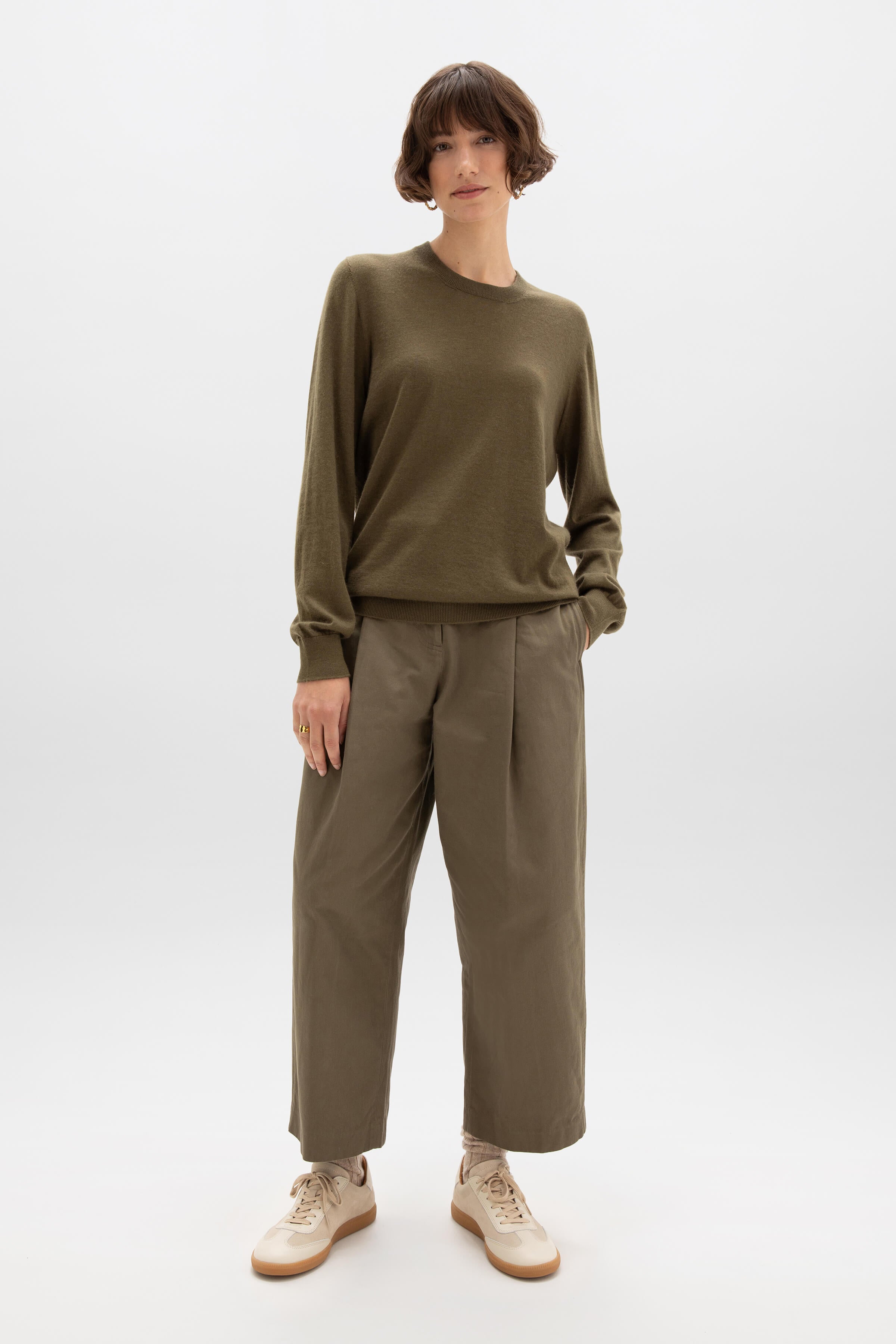 Johnstons of Elgin - Superfine Cashmere Round Neck Olive Green Jumper