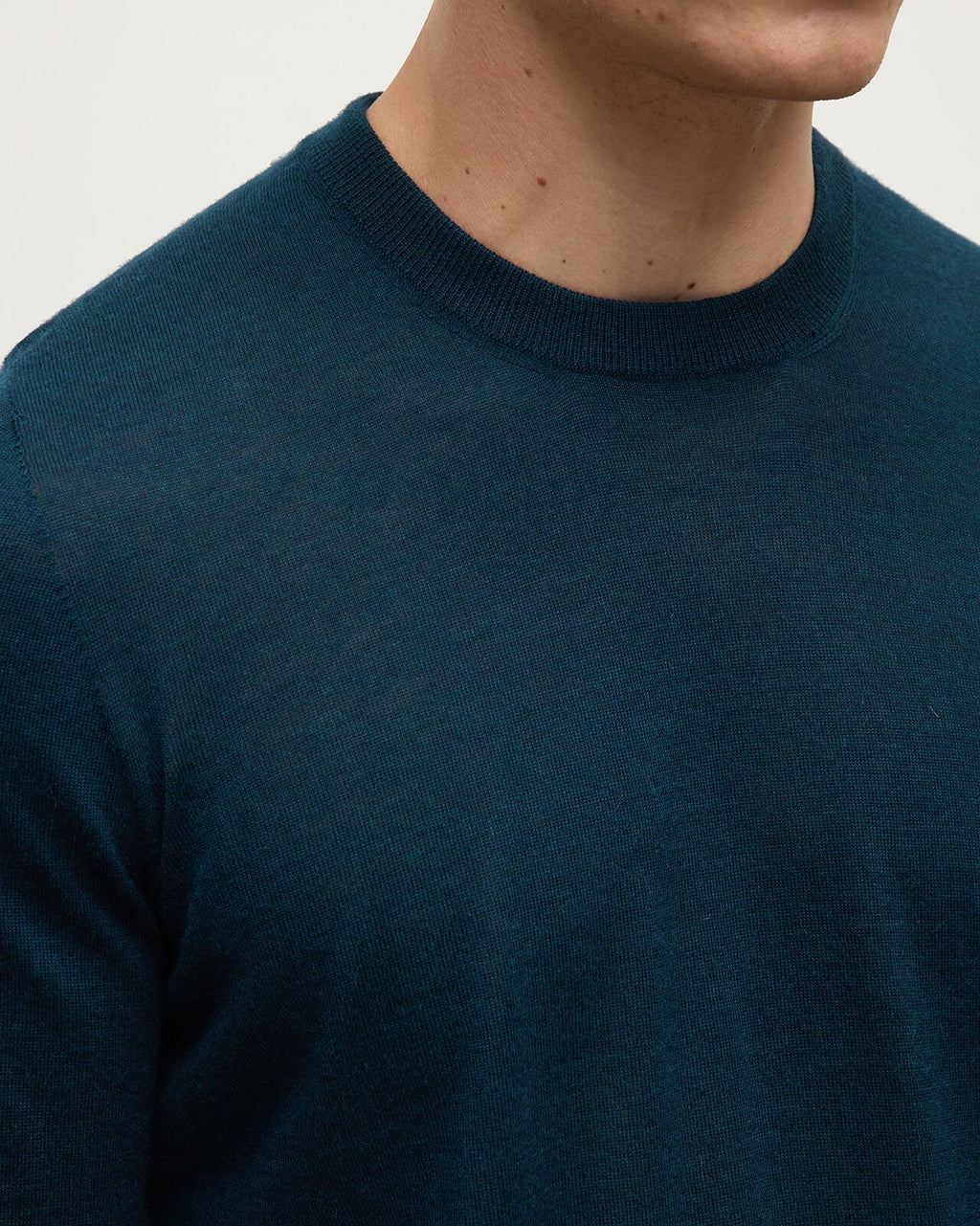 Johnstons of Elgin - Superfine Cashmere Bottle Green Round Neck Jumper