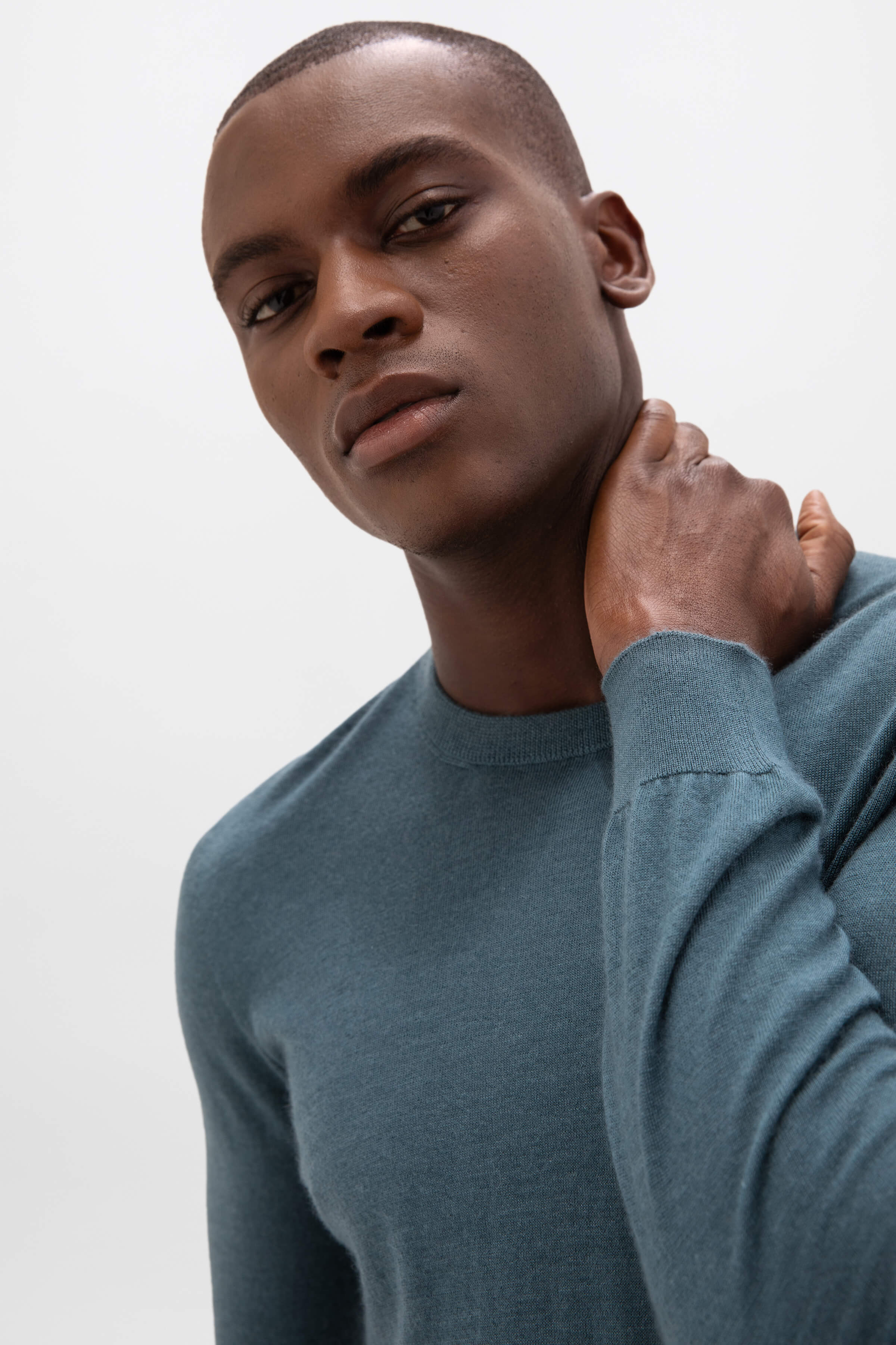 Johnstons of Elgin - Superfine Cashmere Round Neck Blue Jumper