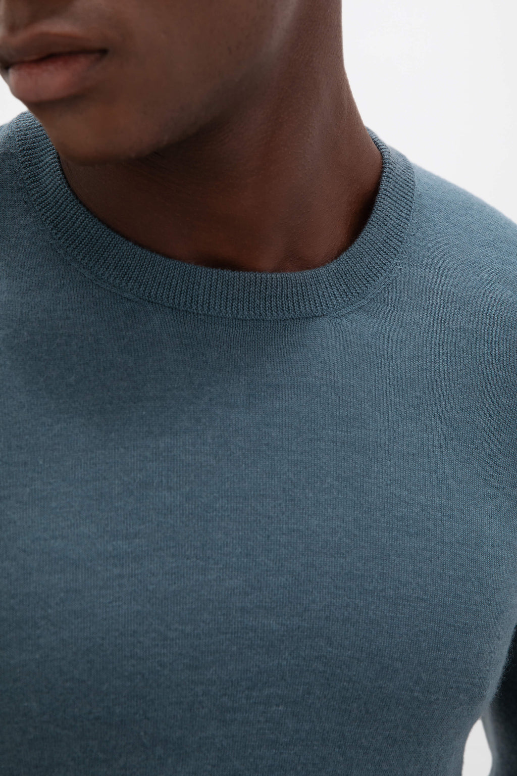 Johnstons of Elgin - Superfine Cashmere Round Neck Blue Jumper