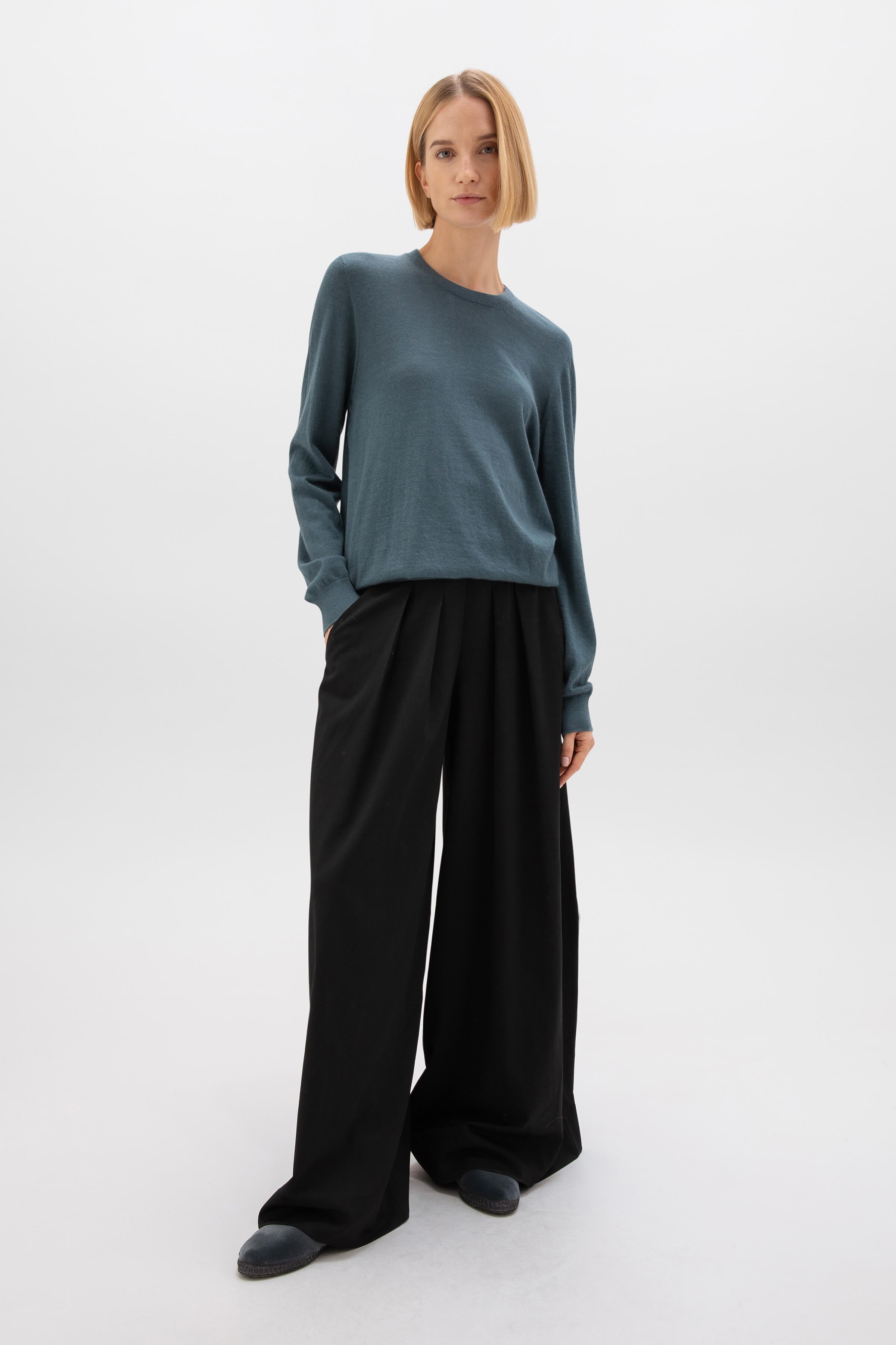Johnstons of Elgin - Superfine Cashmere Round Neck Blue Jumper
